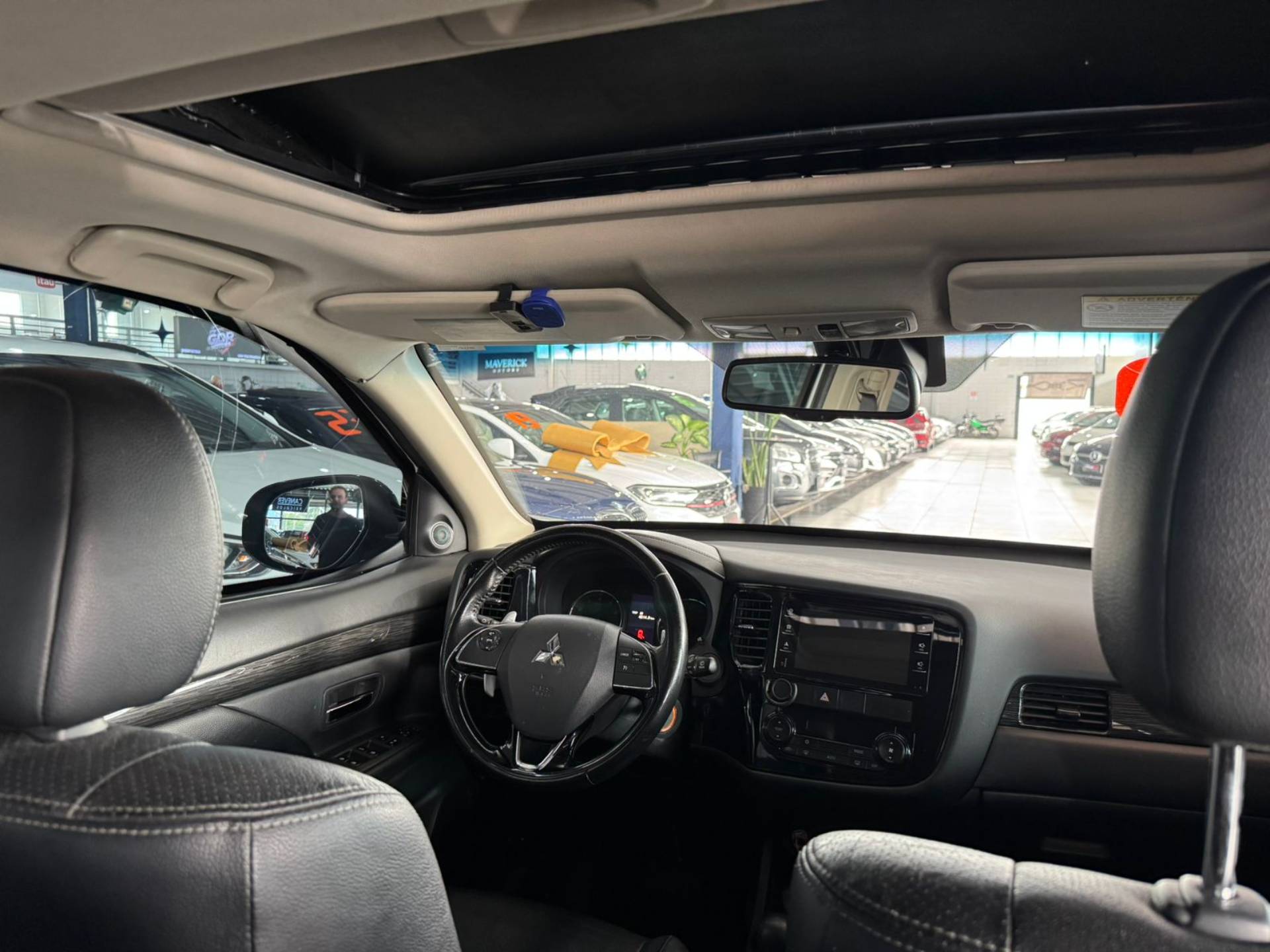 MITSUBISHI OUTLANDER