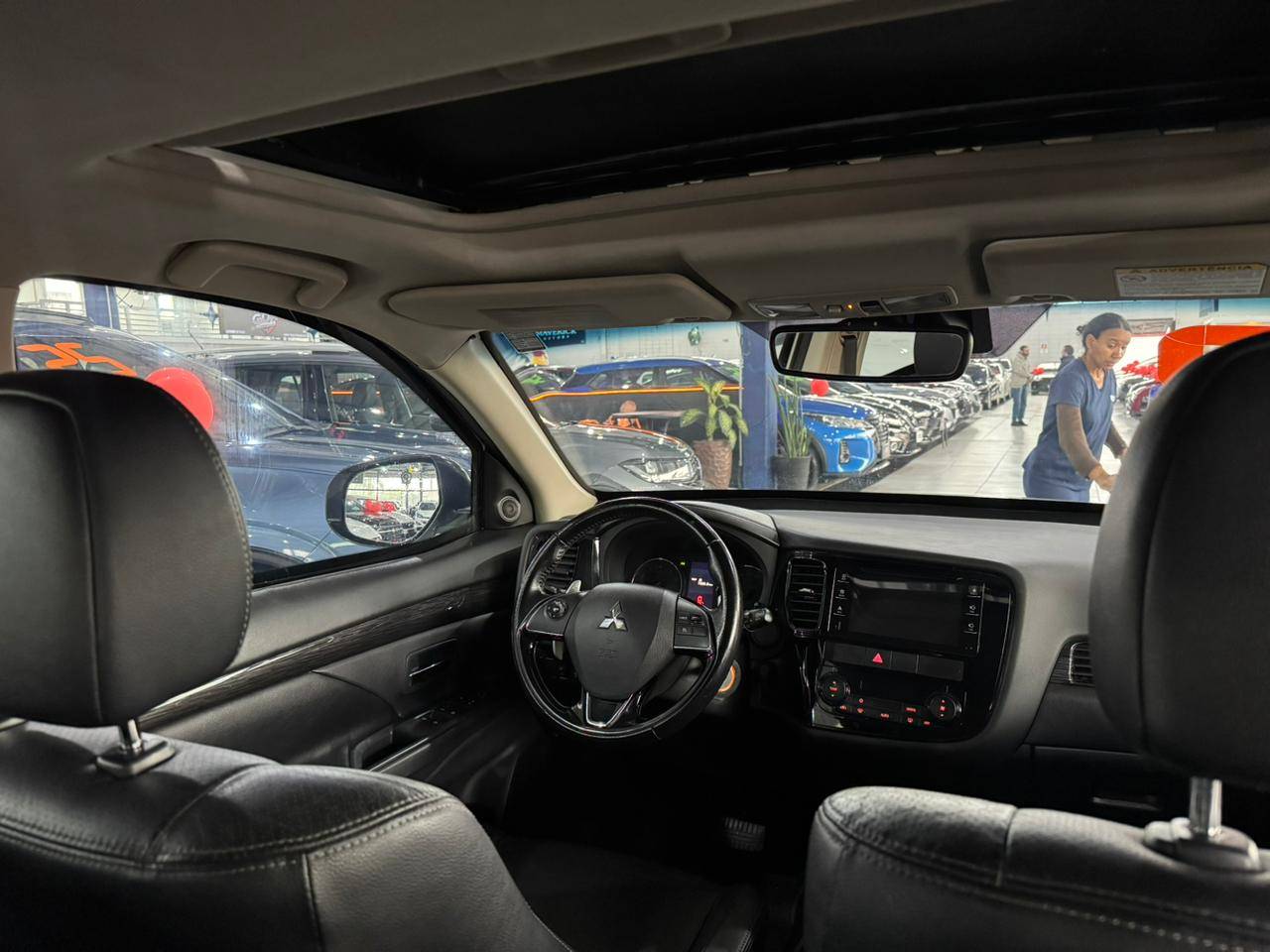 MITSUBISHI OUTLANDER