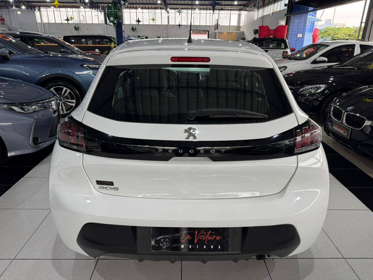 PEUGEOT 208