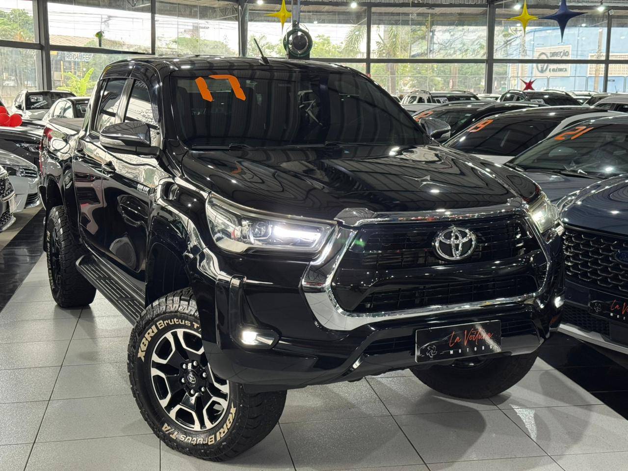 TOYOTA HILUX