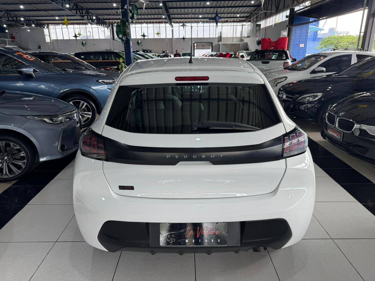 PEUGEOT 208