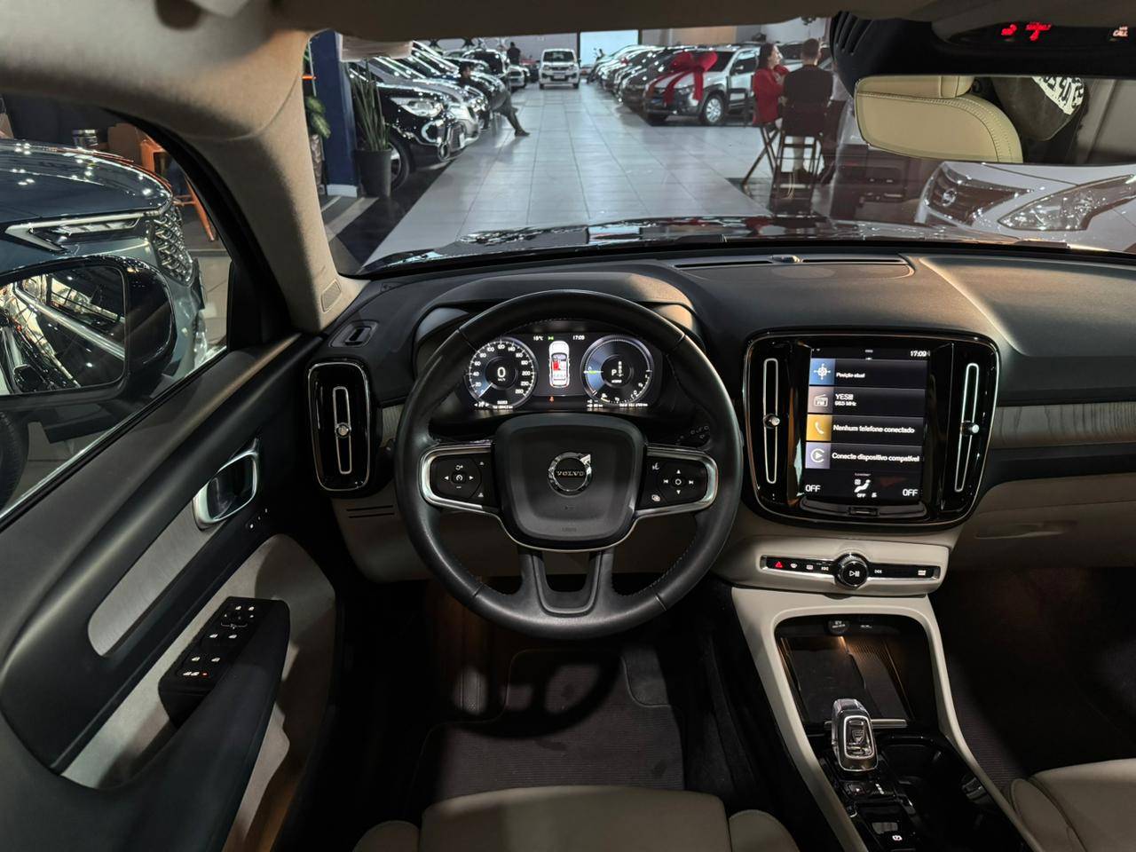 VOLVO XC40