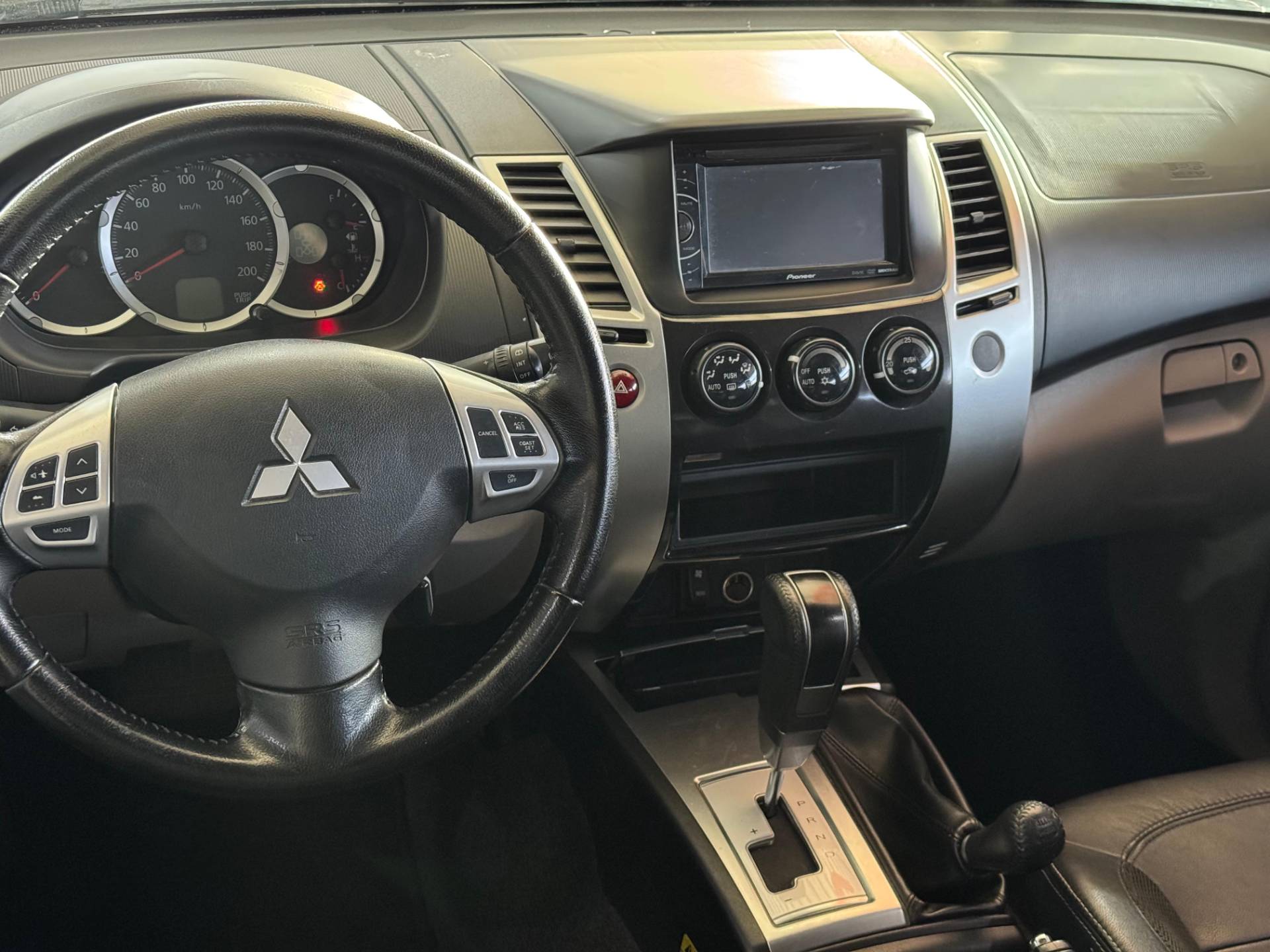 MITSUBISHI PAJERO DAKAR