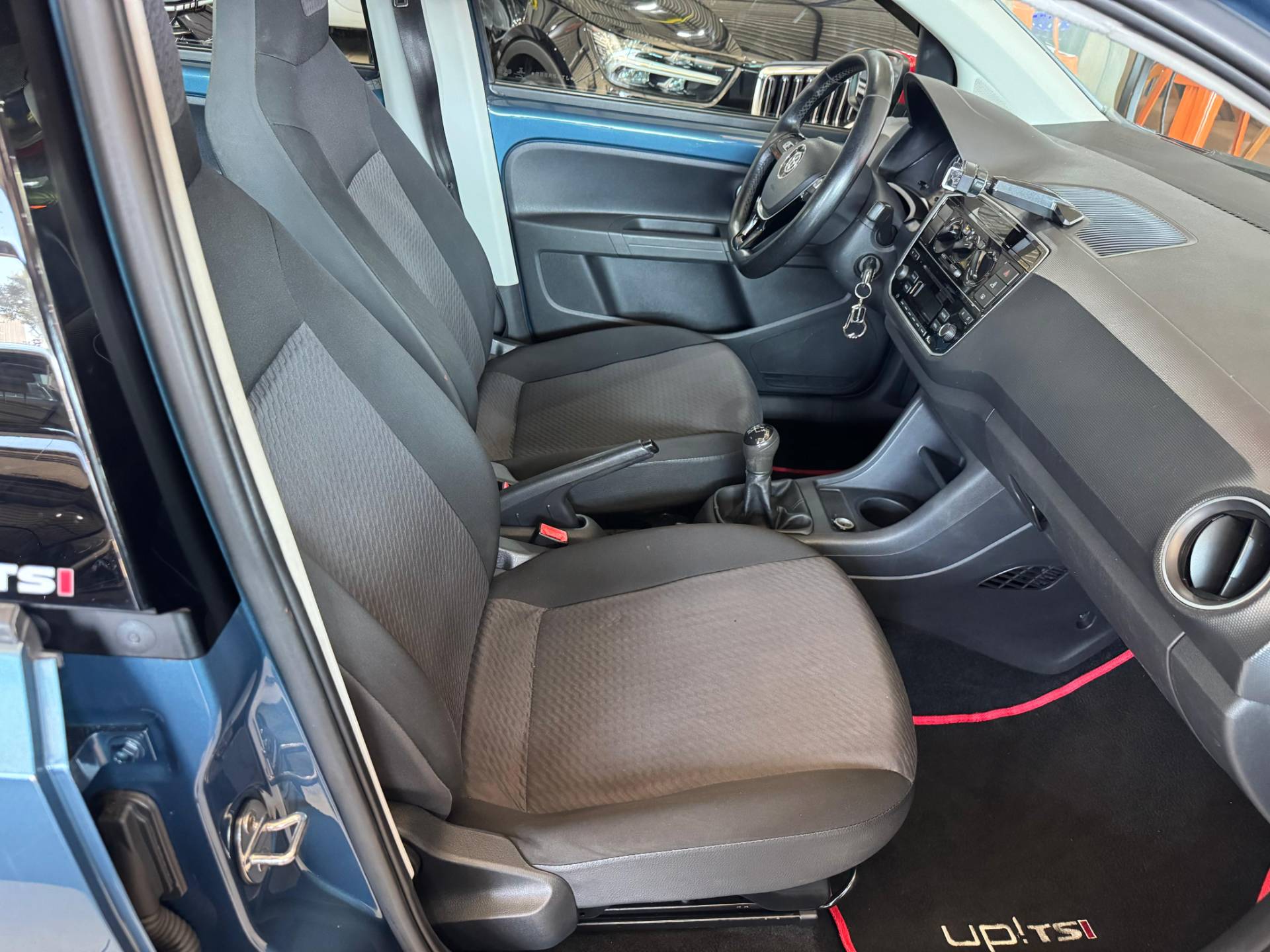 VOLKSWAGEN UP