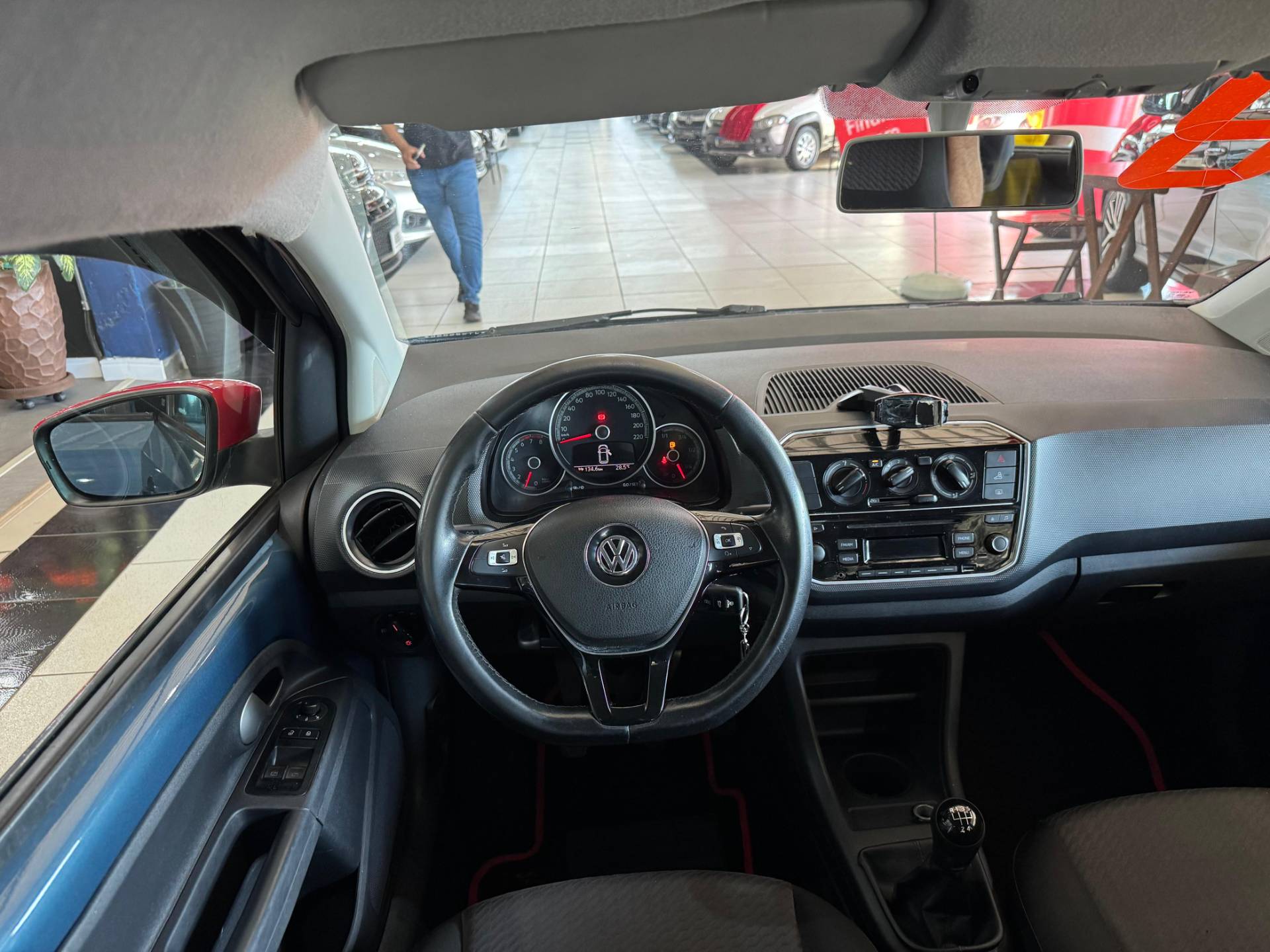 VOLKSWAGEN UP
