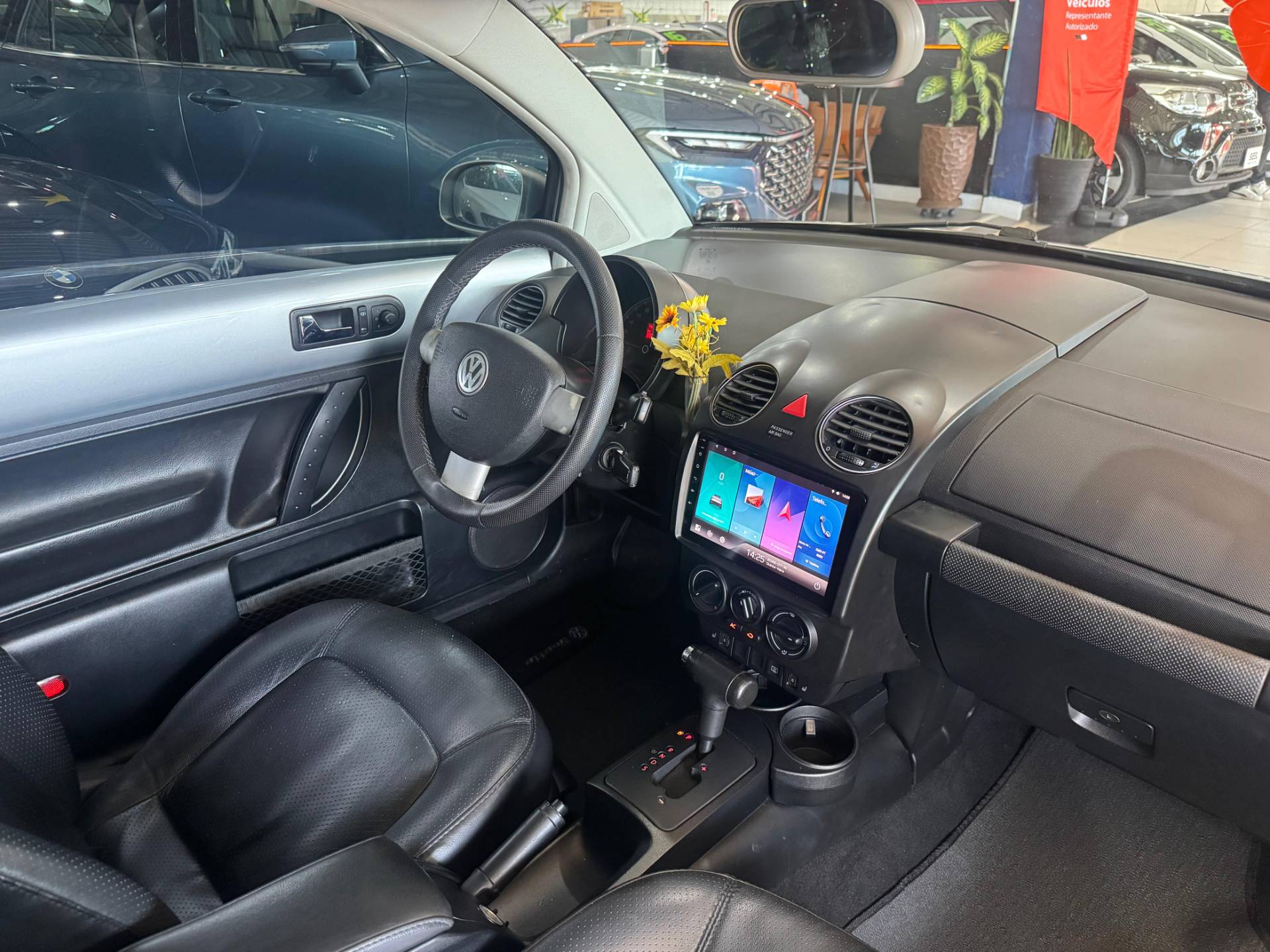 VOLKSWAGEN NEW BEETLE