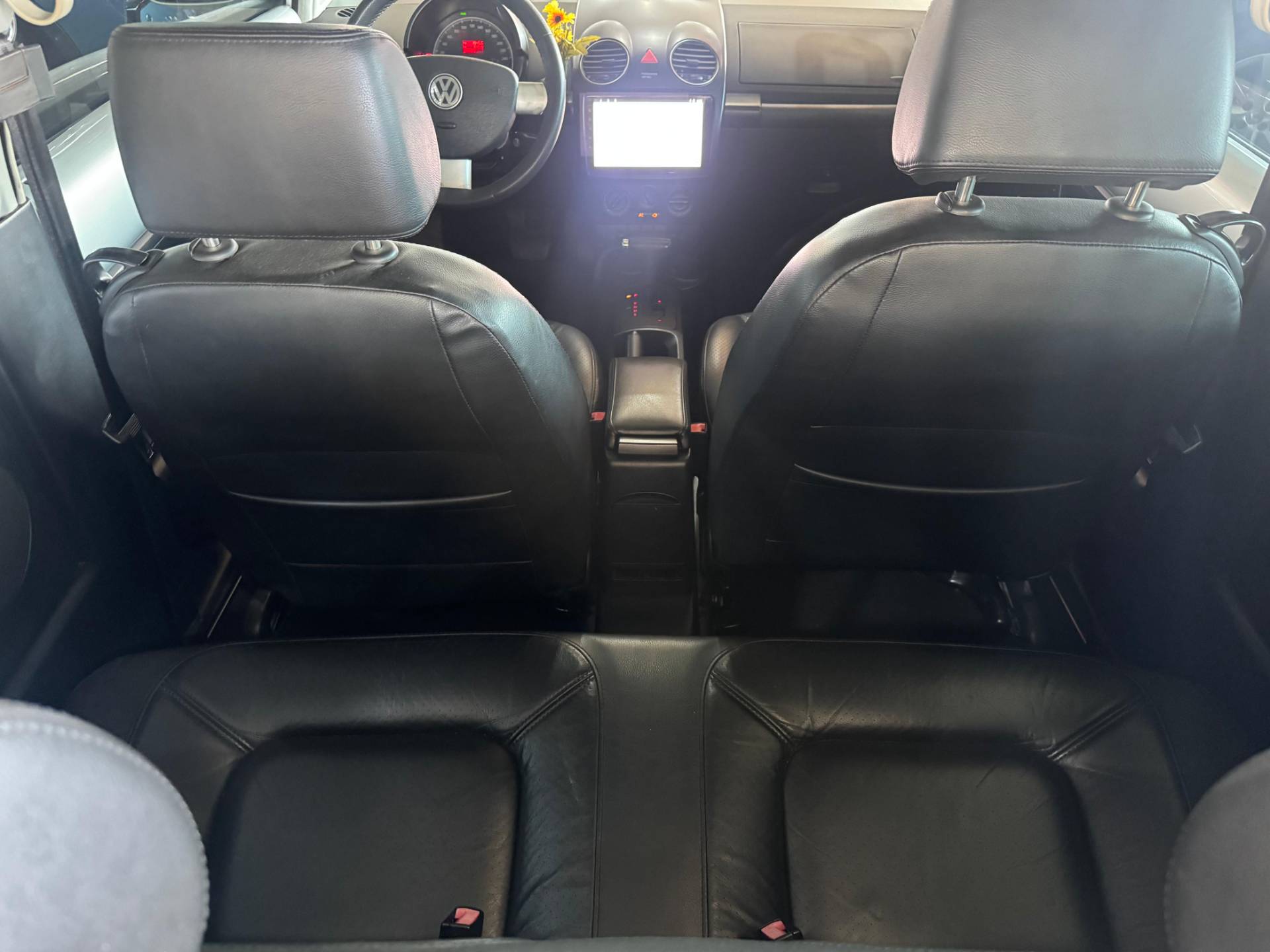 VOLKSWAGEN NEW BEETLE