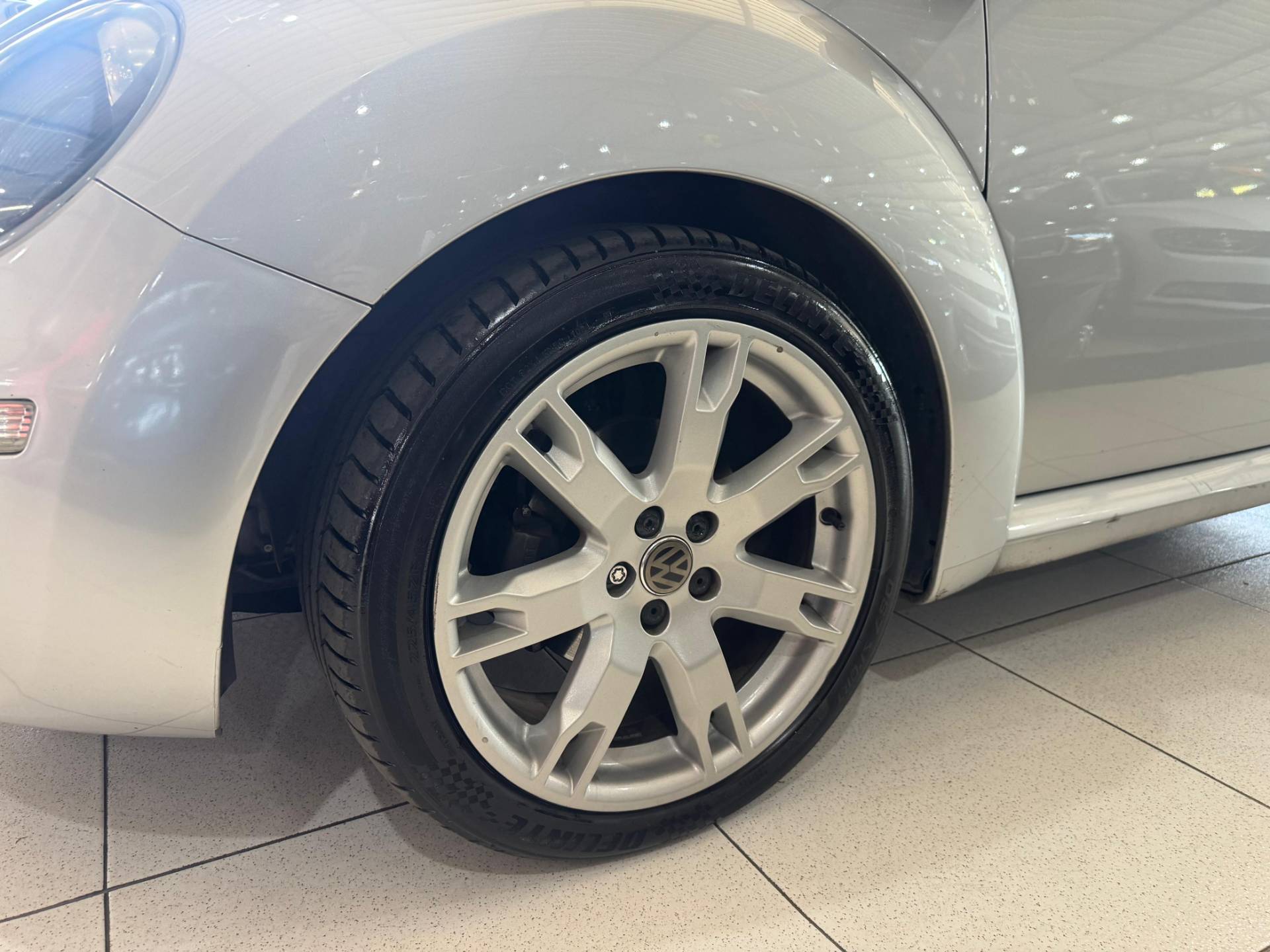 VOLKSWAGEN NEW BEETLE