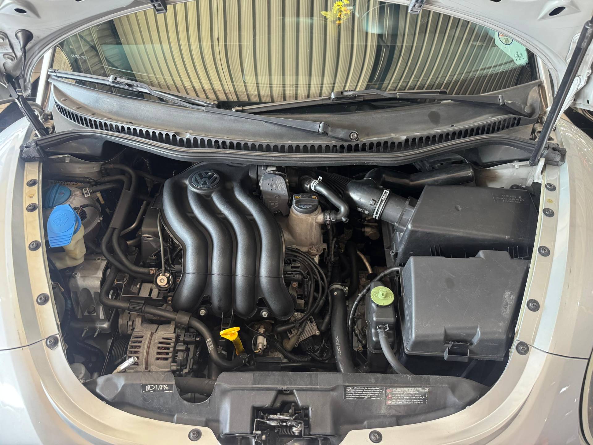 VOLKSWAGEN NEW BEETLE