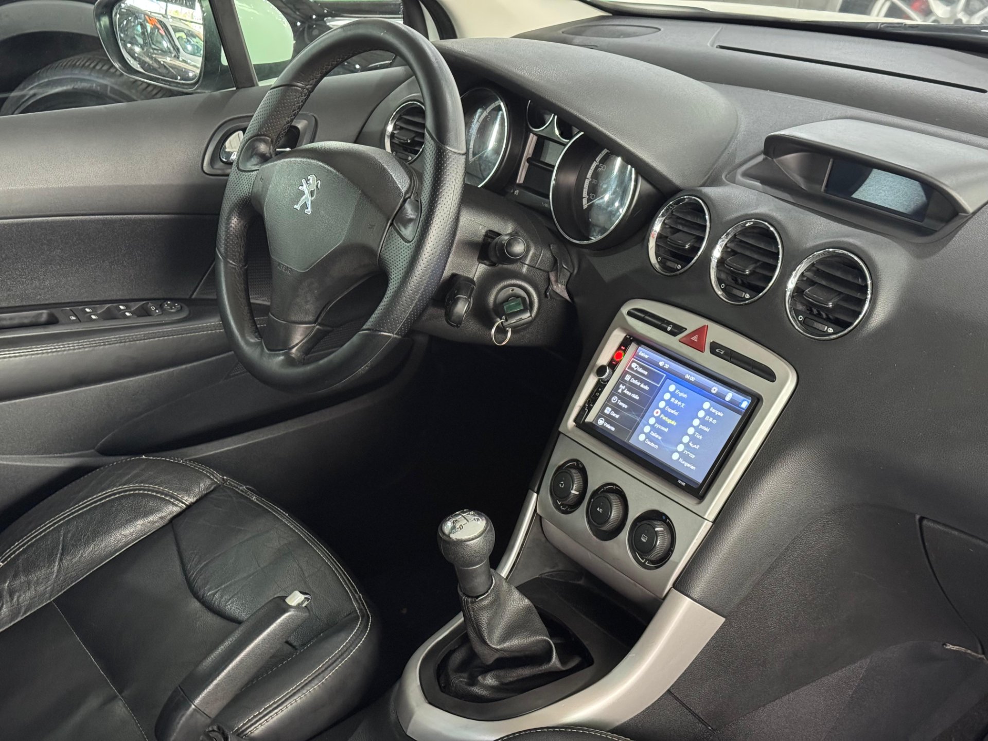 PEUGEOT 308