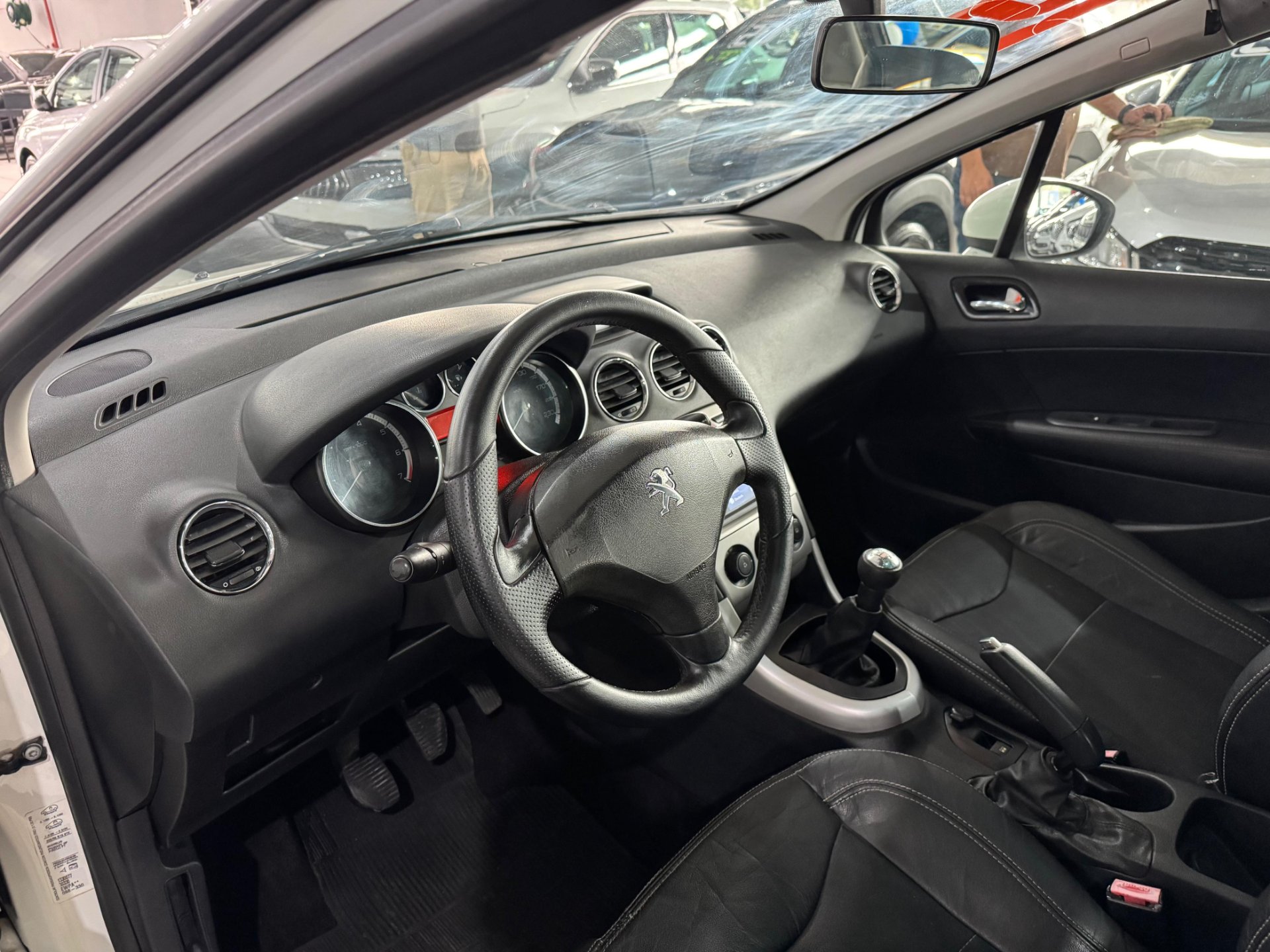 PEUGEOT 308