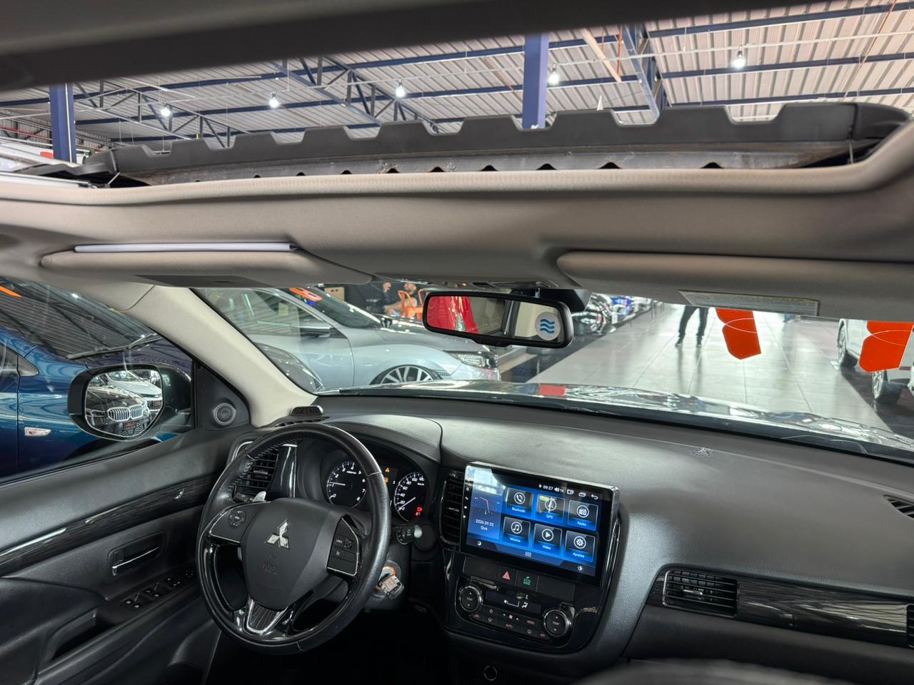 MITSUBISHI OUTLANDER
