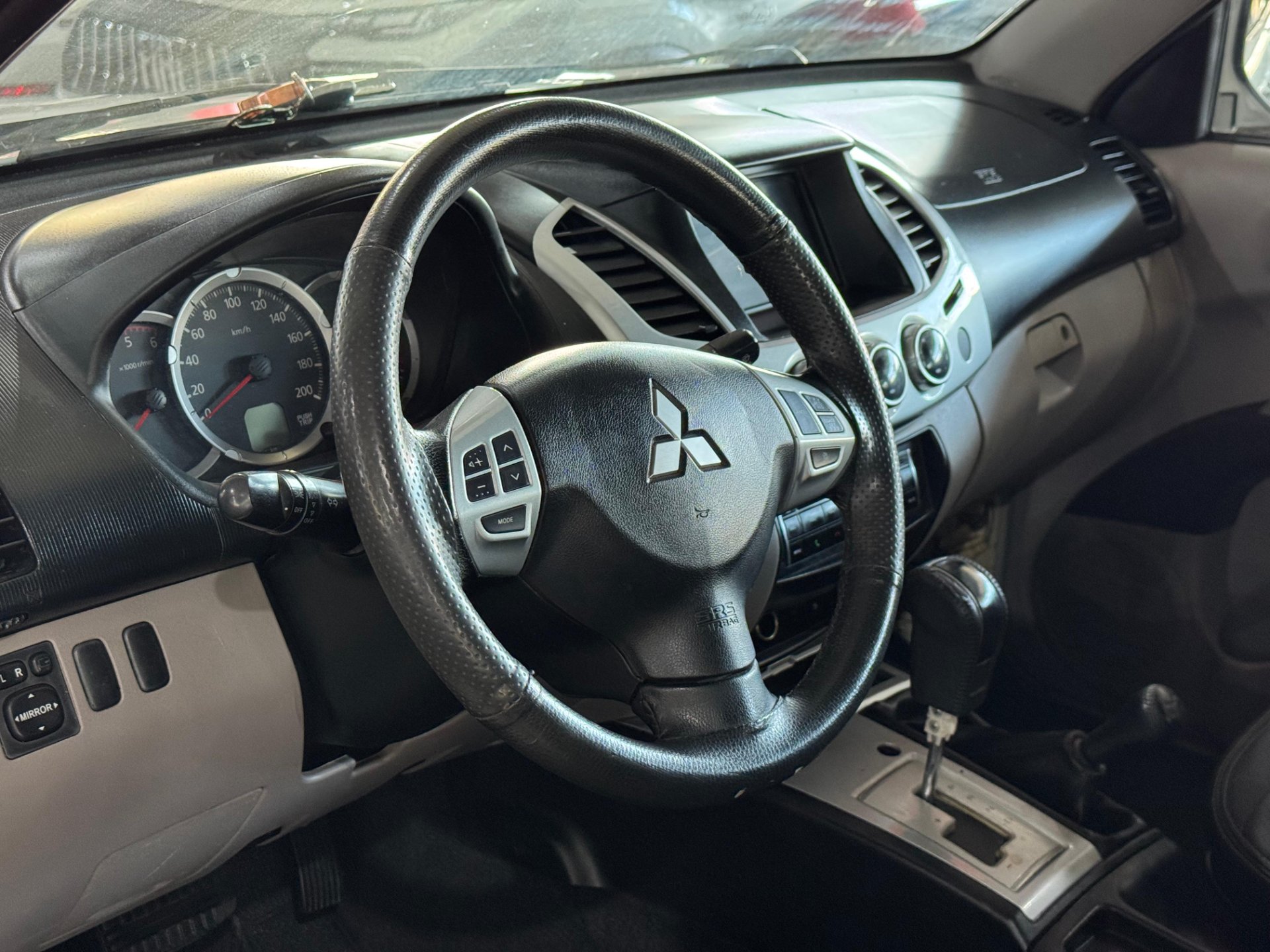 MITSUBISHI L200 TRITON