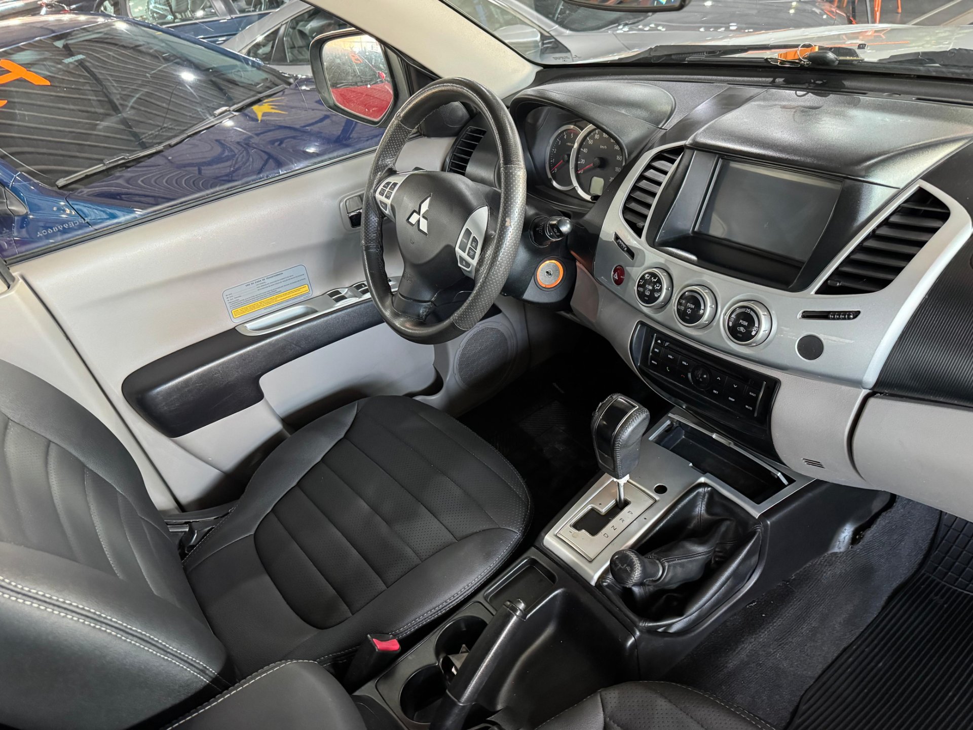 MITSUBISHI L200 TRITON