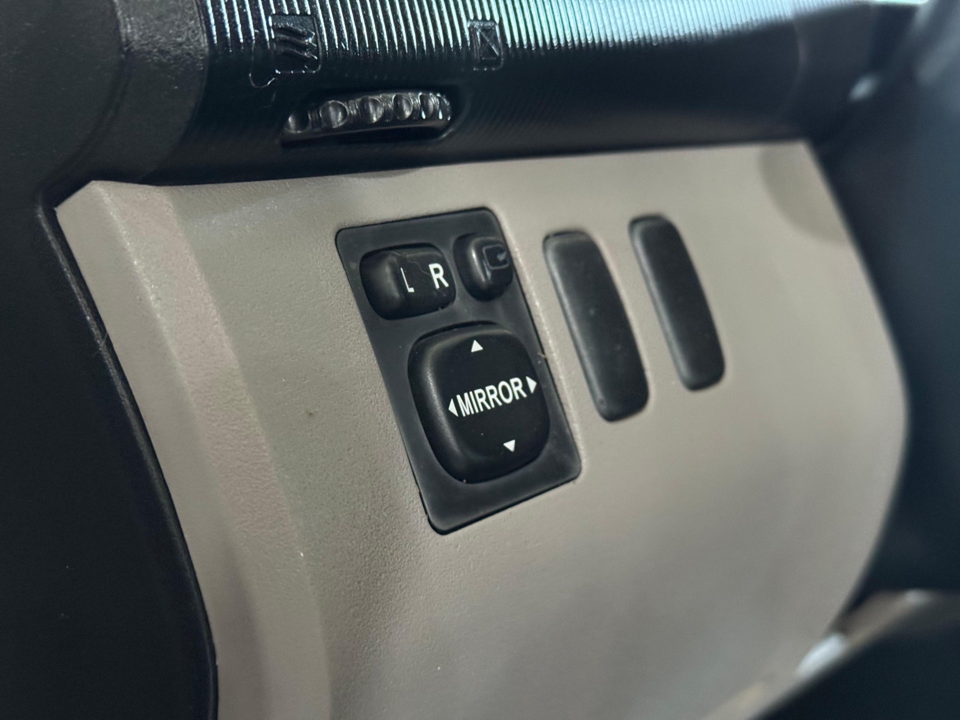MITSUBISHI L200 TRITON