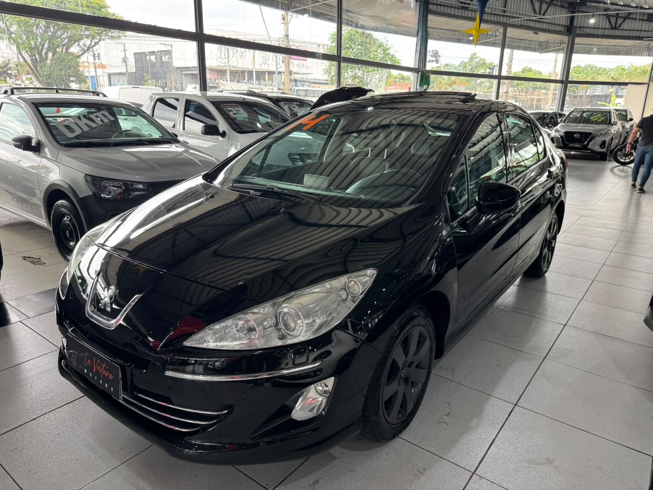 PEUGEOT 408