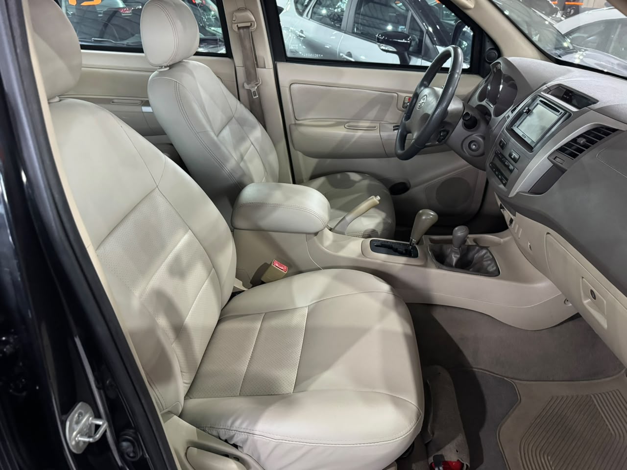 TOYOTA HILUX SW4