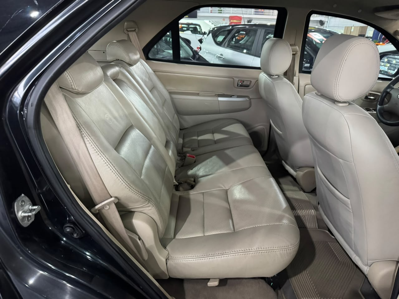 TOYOTA HILUX SW4
