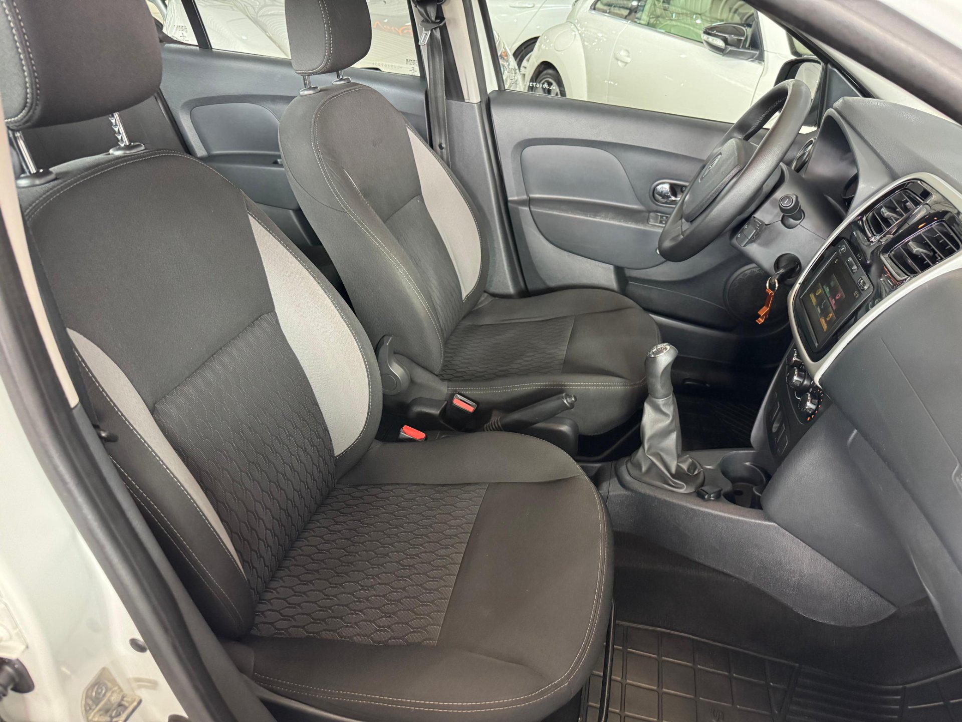 RENAULT SANDERO