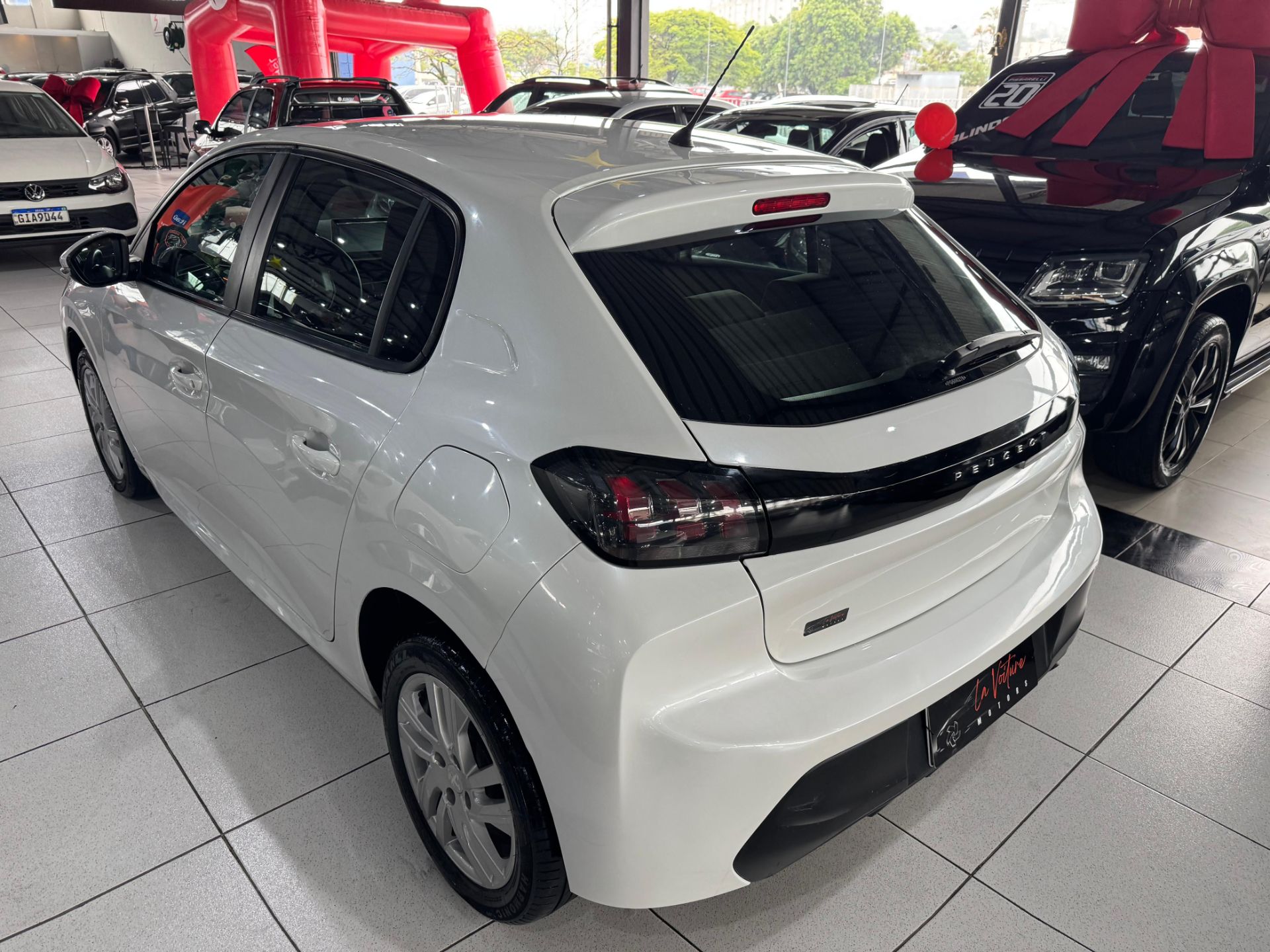 PEUGEOT 208