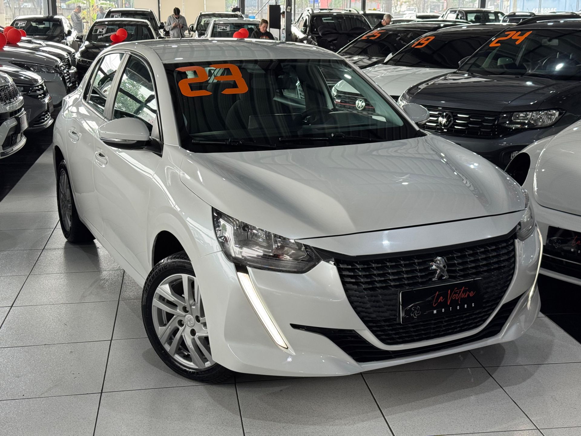 PEUGEOT 208