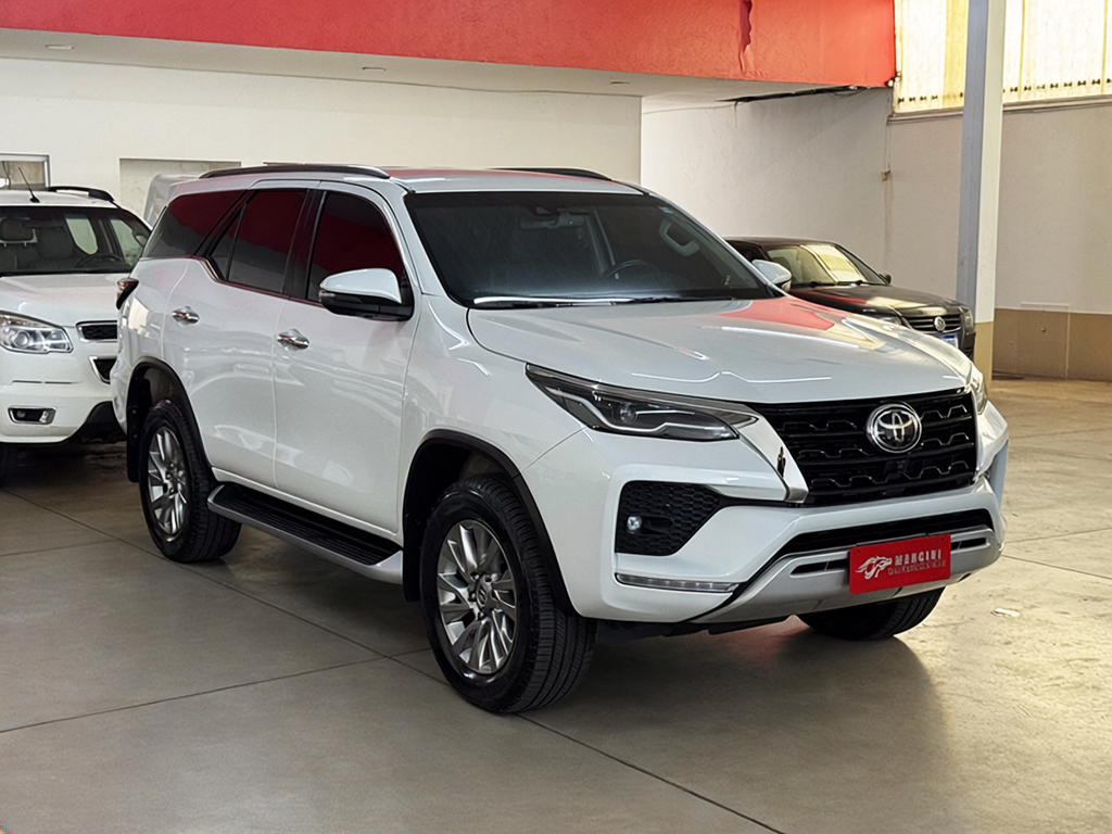 TOYOTA HILUX SW4