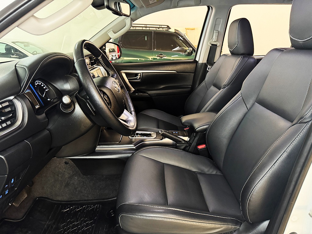 TOYOTA HILUX SW4