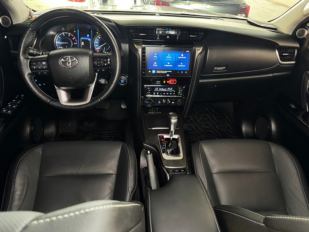 TOYOTA HILUX SW4