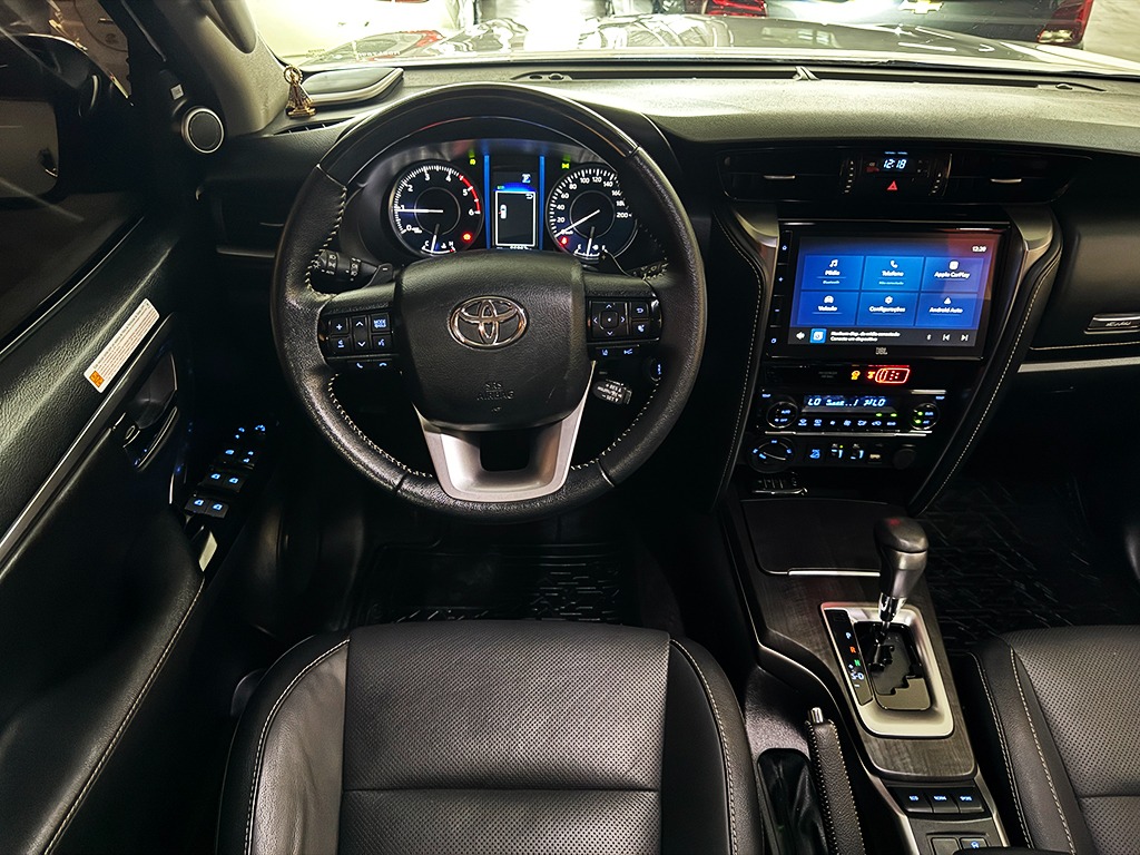 TOYOTA HILUX SW4