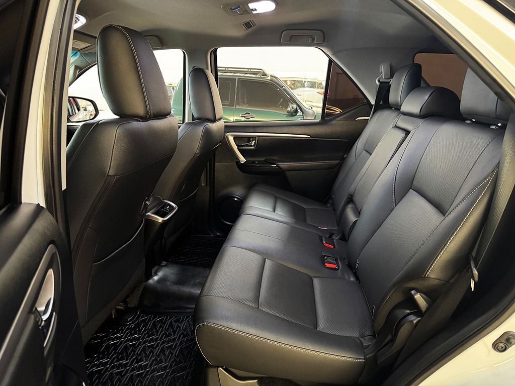 TOYOTA HILUX SW4