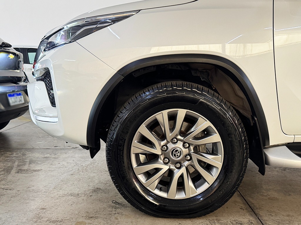TOYOTA HILUX SW4