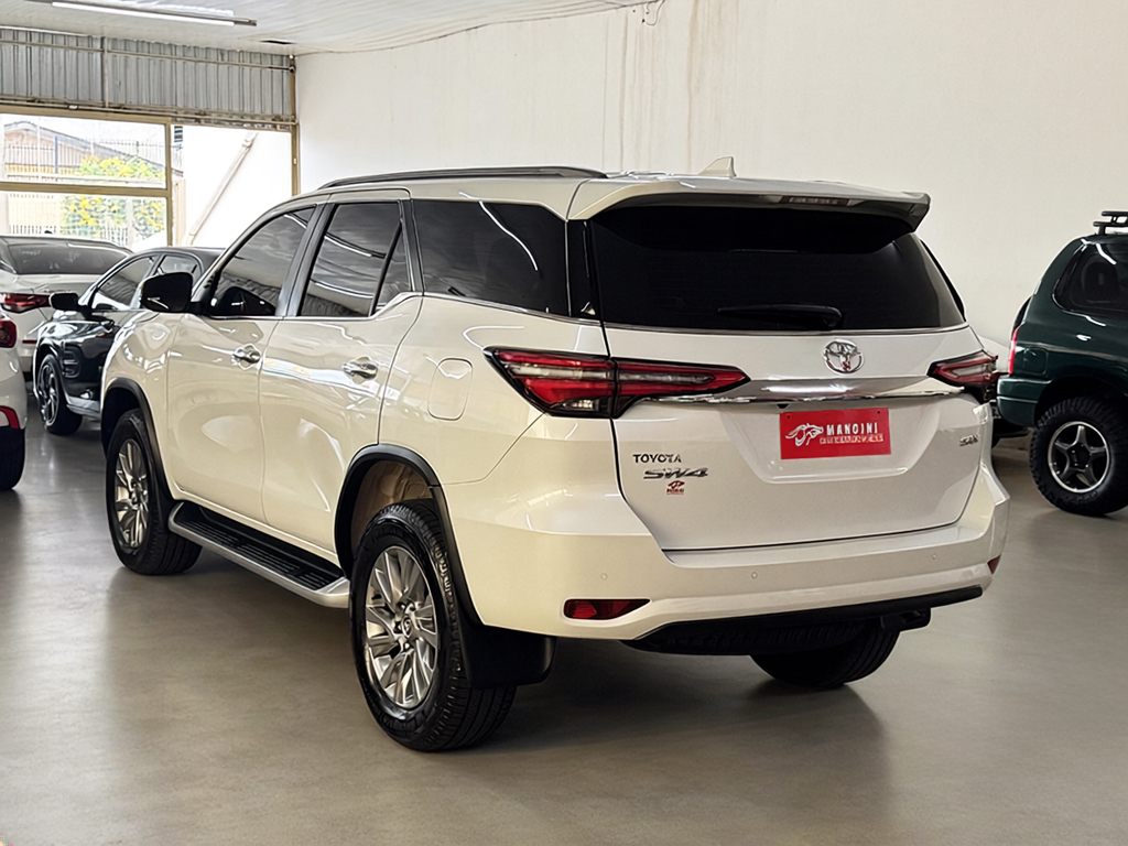 TOYOTA HILUX SW4
