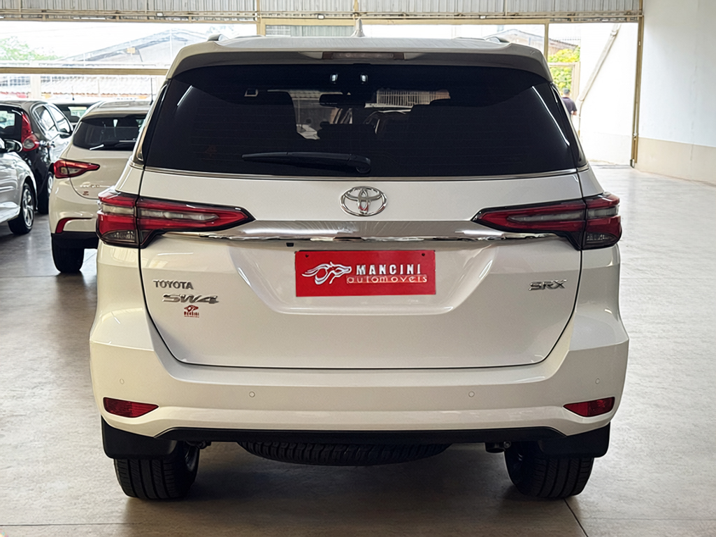 TOYOTA HILUX SW4