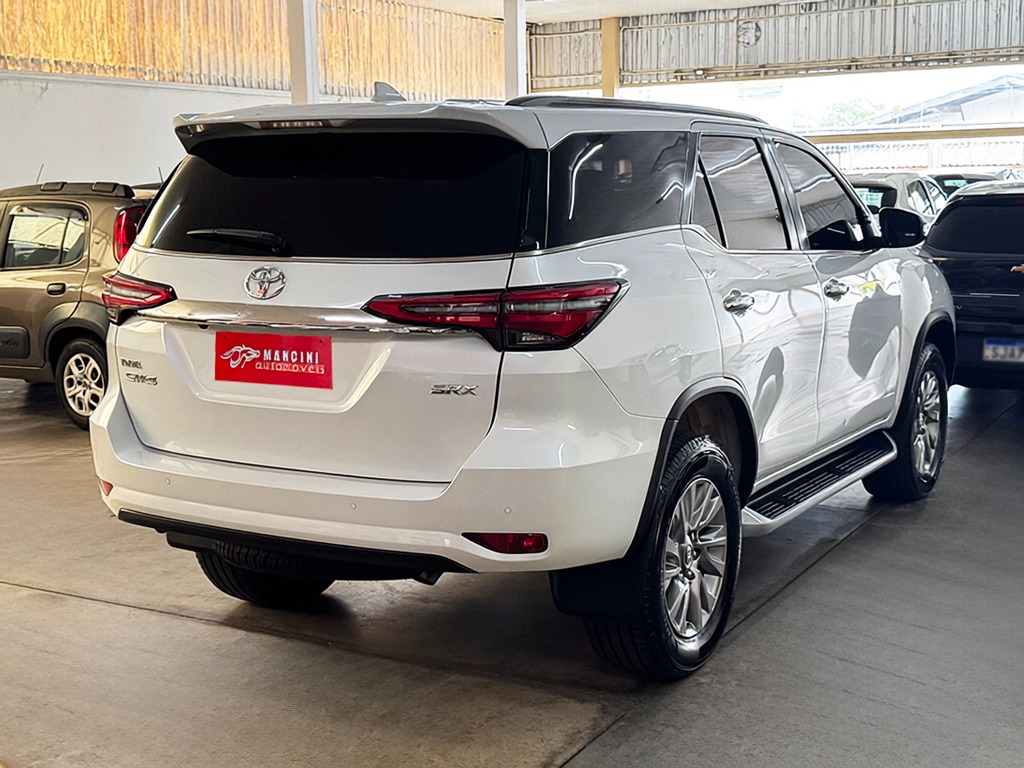 TOYOTA HILUX SW4