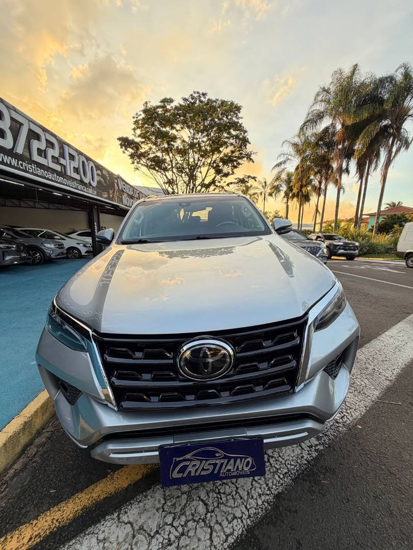 TOYOTA HILUX SW4