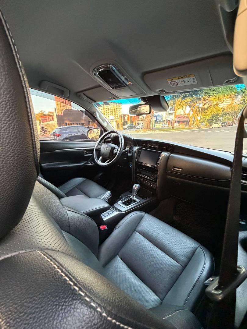 TOYOTA HILUX SW4