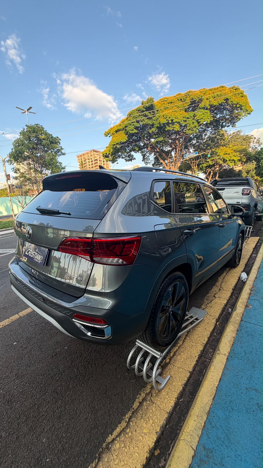 VOLKSWAGEN TAOS