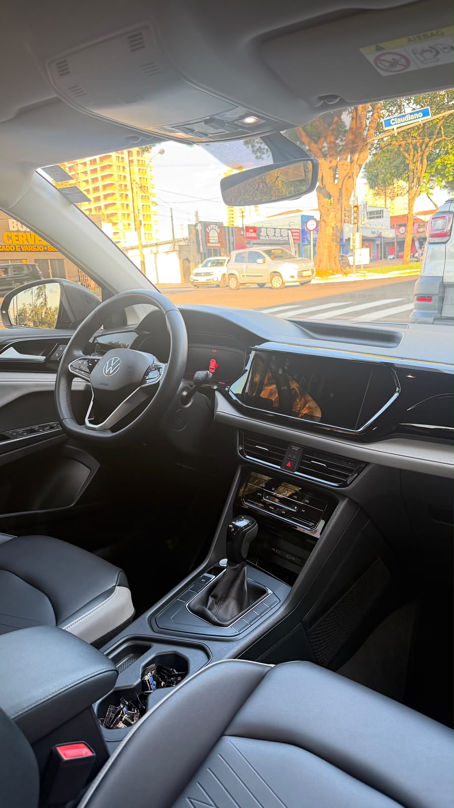 VOLKSWAGEN TAOS