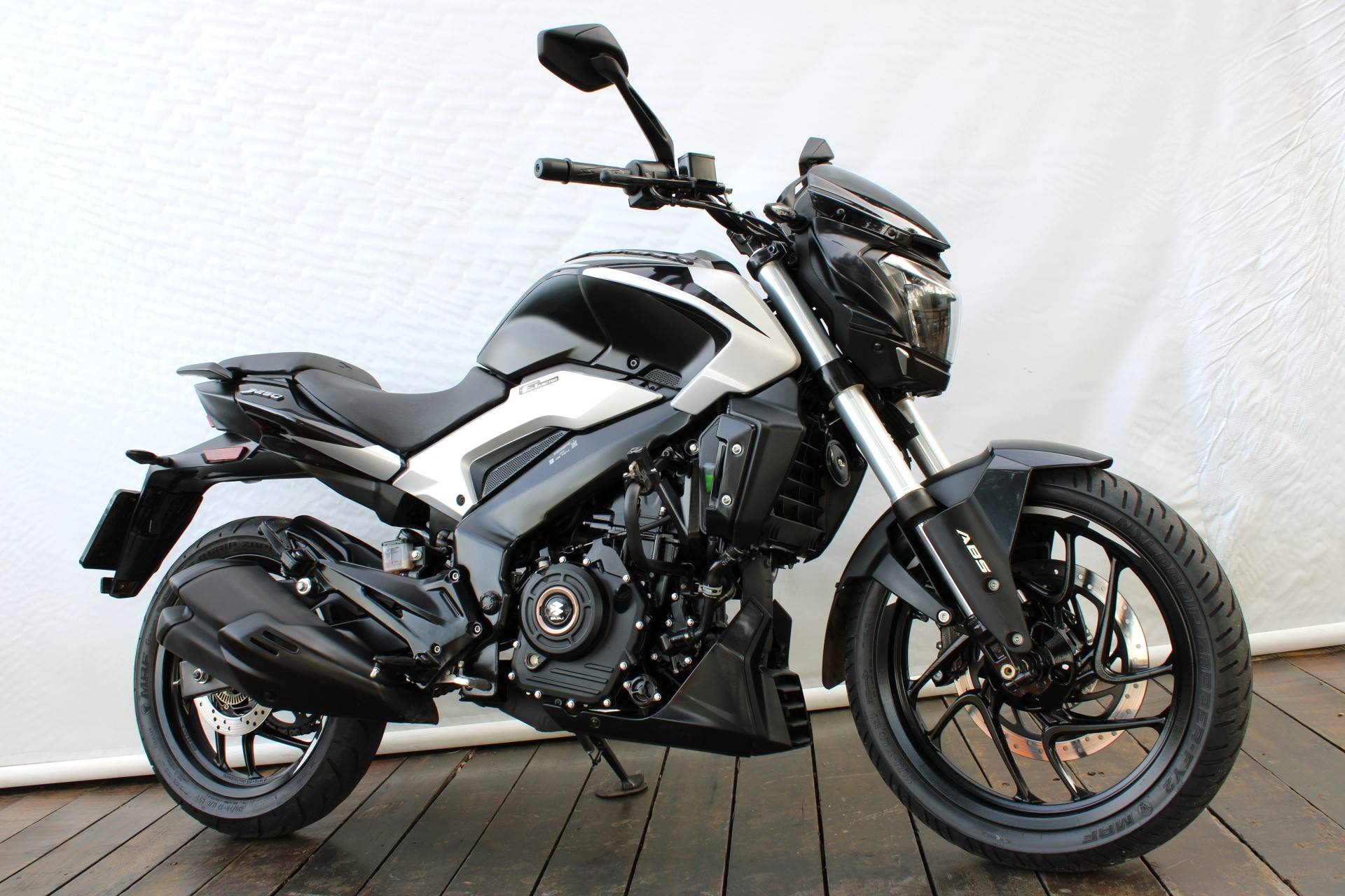 BAJAJ DOMINAR 250
