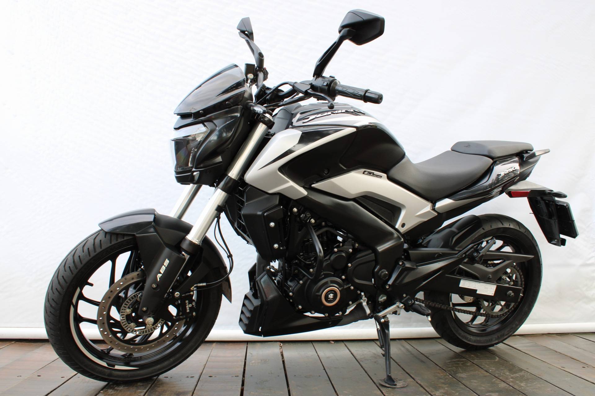 BAJAJ DOMINAR 250