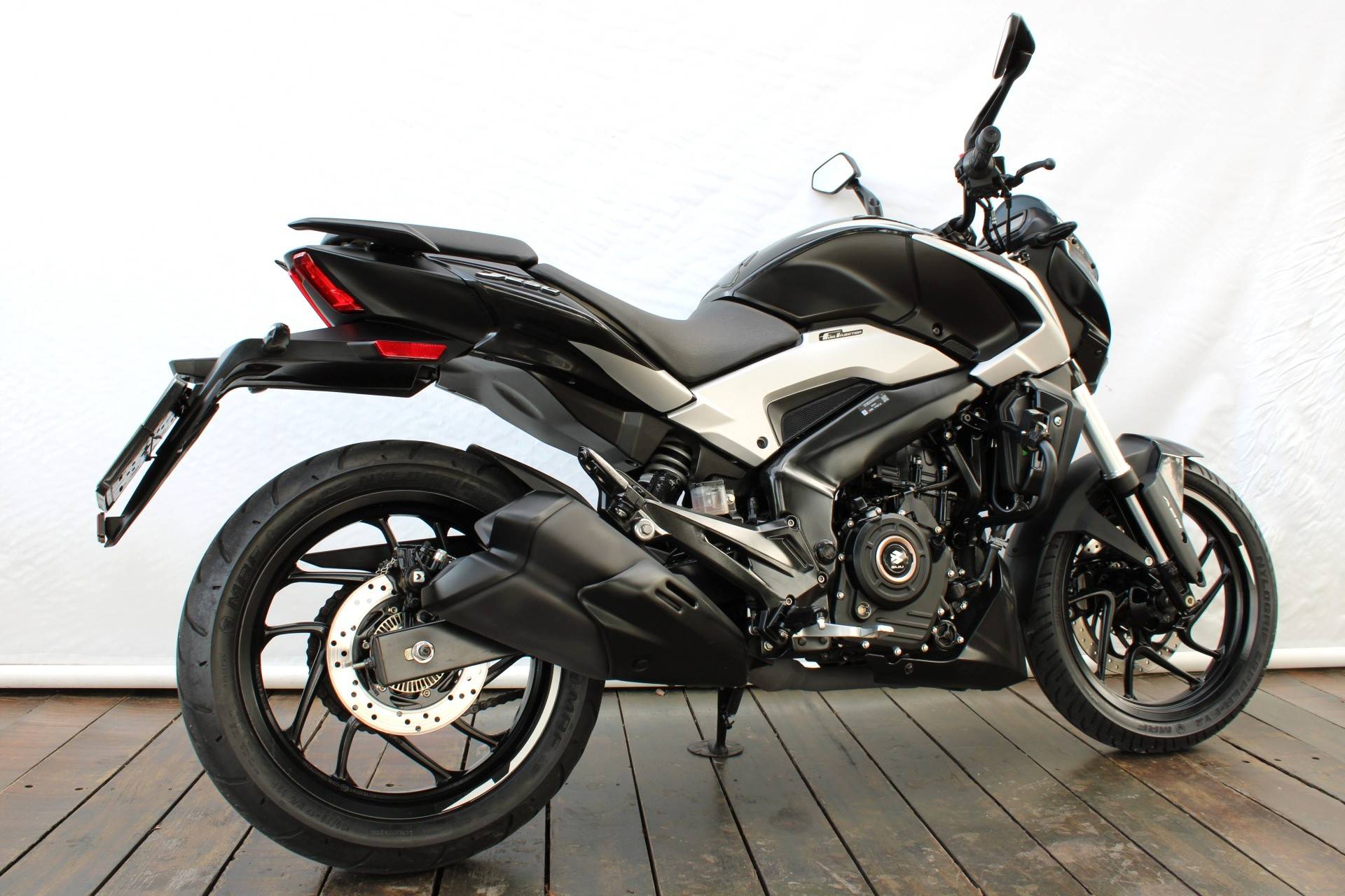 BAJAJ DOMINAR 250