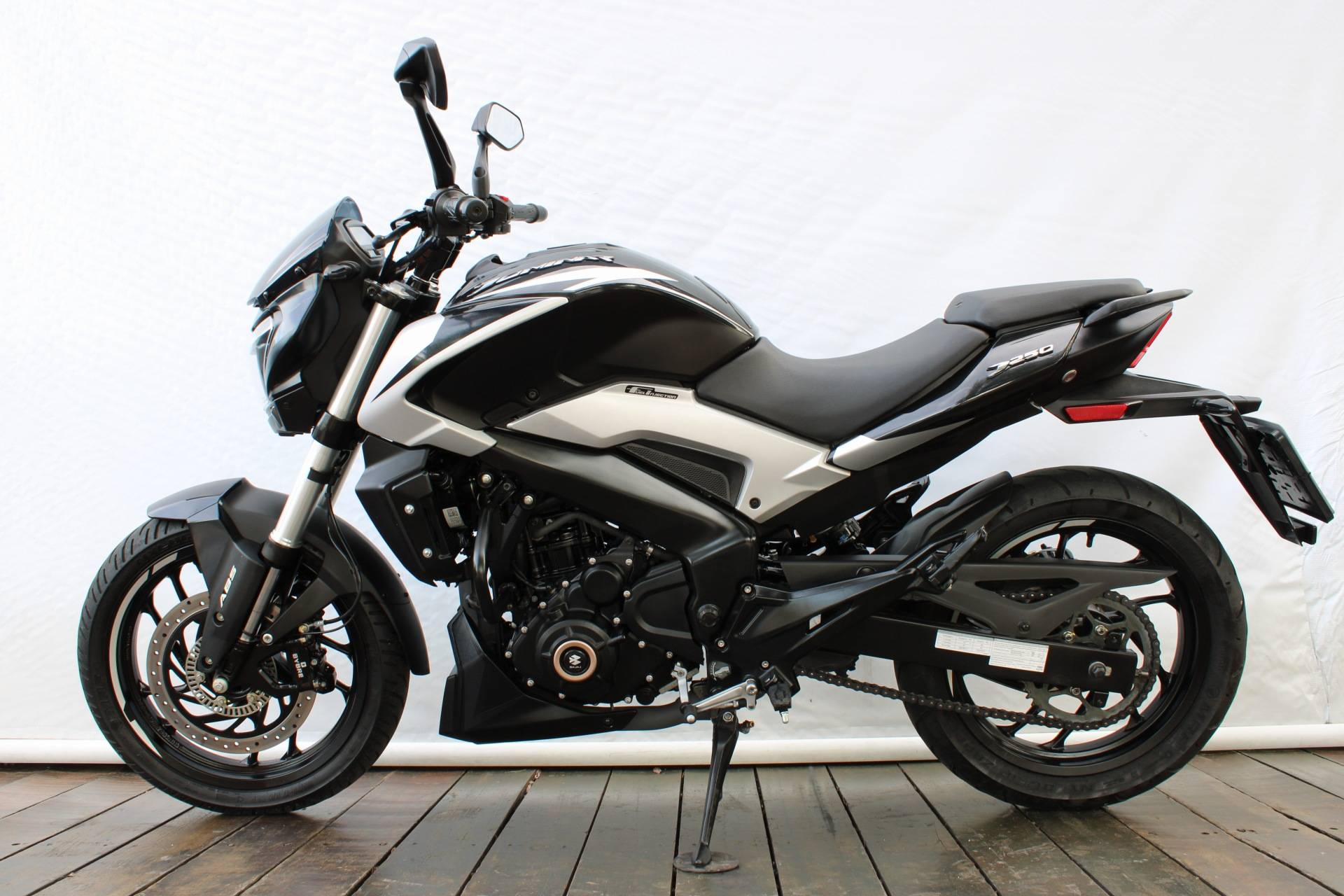 BAJAJ DOMINAR 250