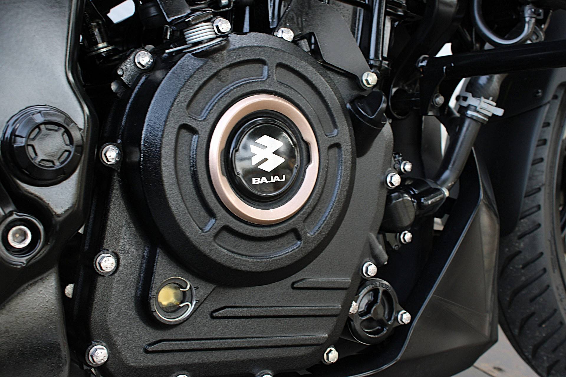 BAJAJ DOMINAR 250