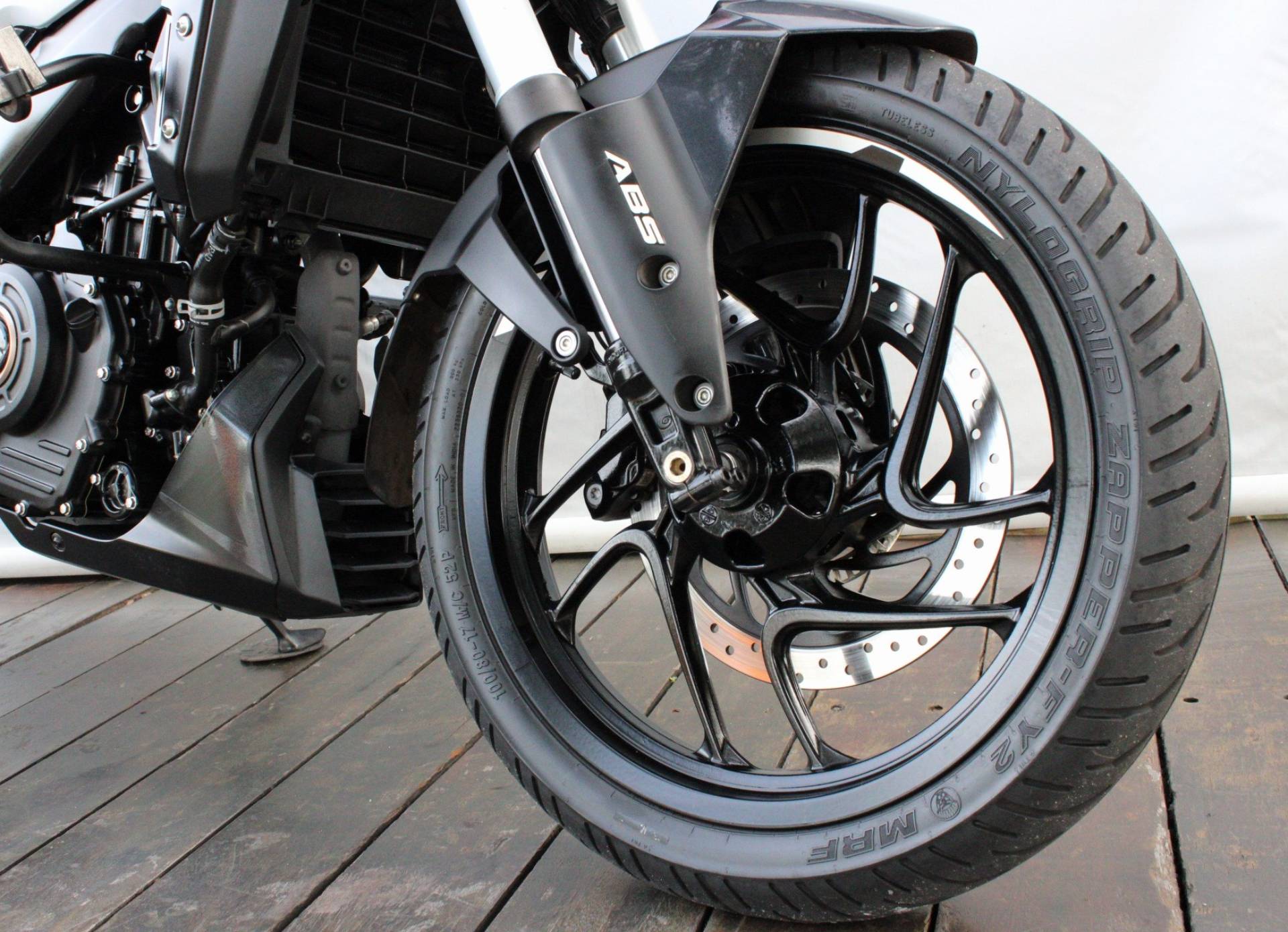 BAJAJ DOMINAR 250
