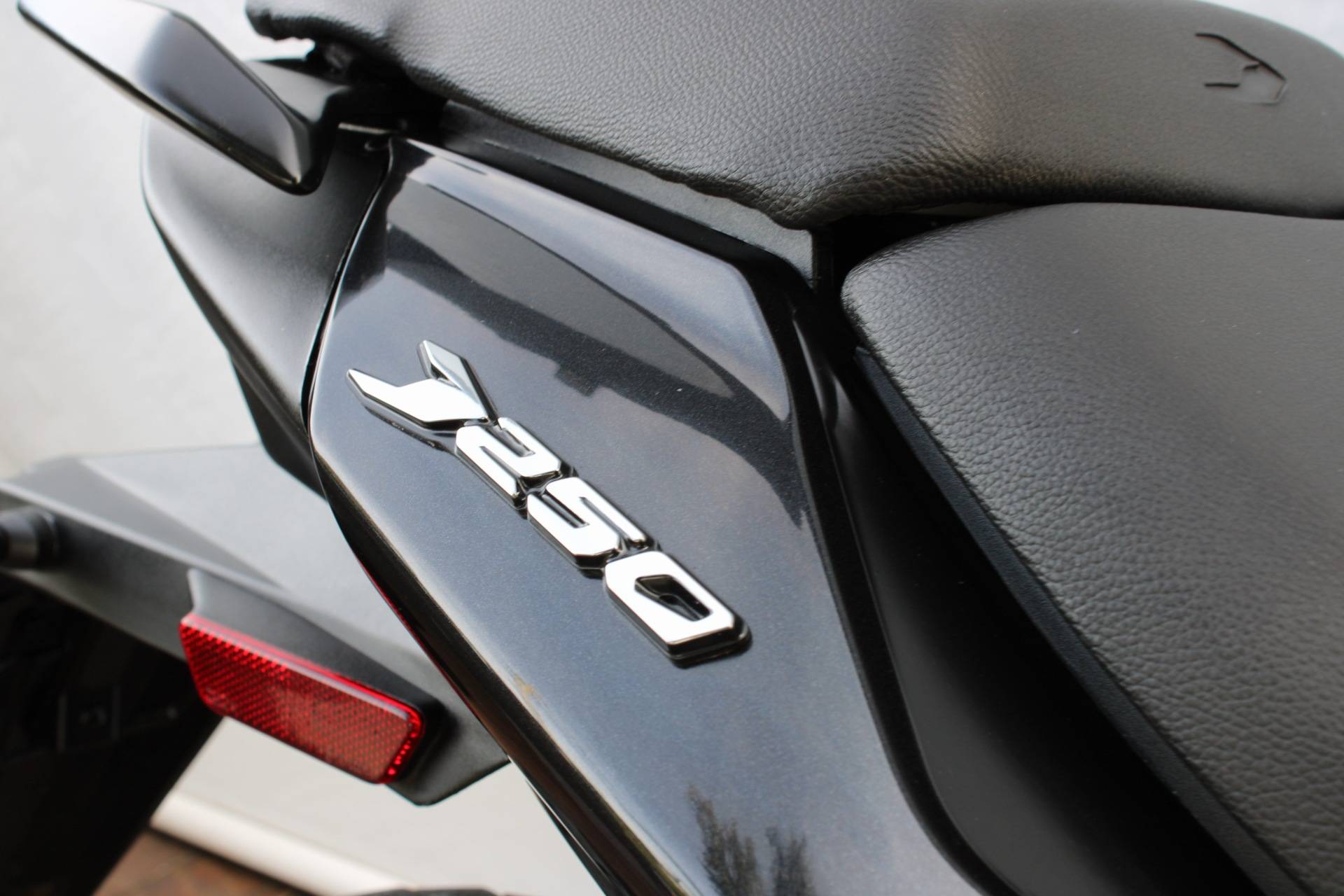 BAJAJ DOMINAR 250