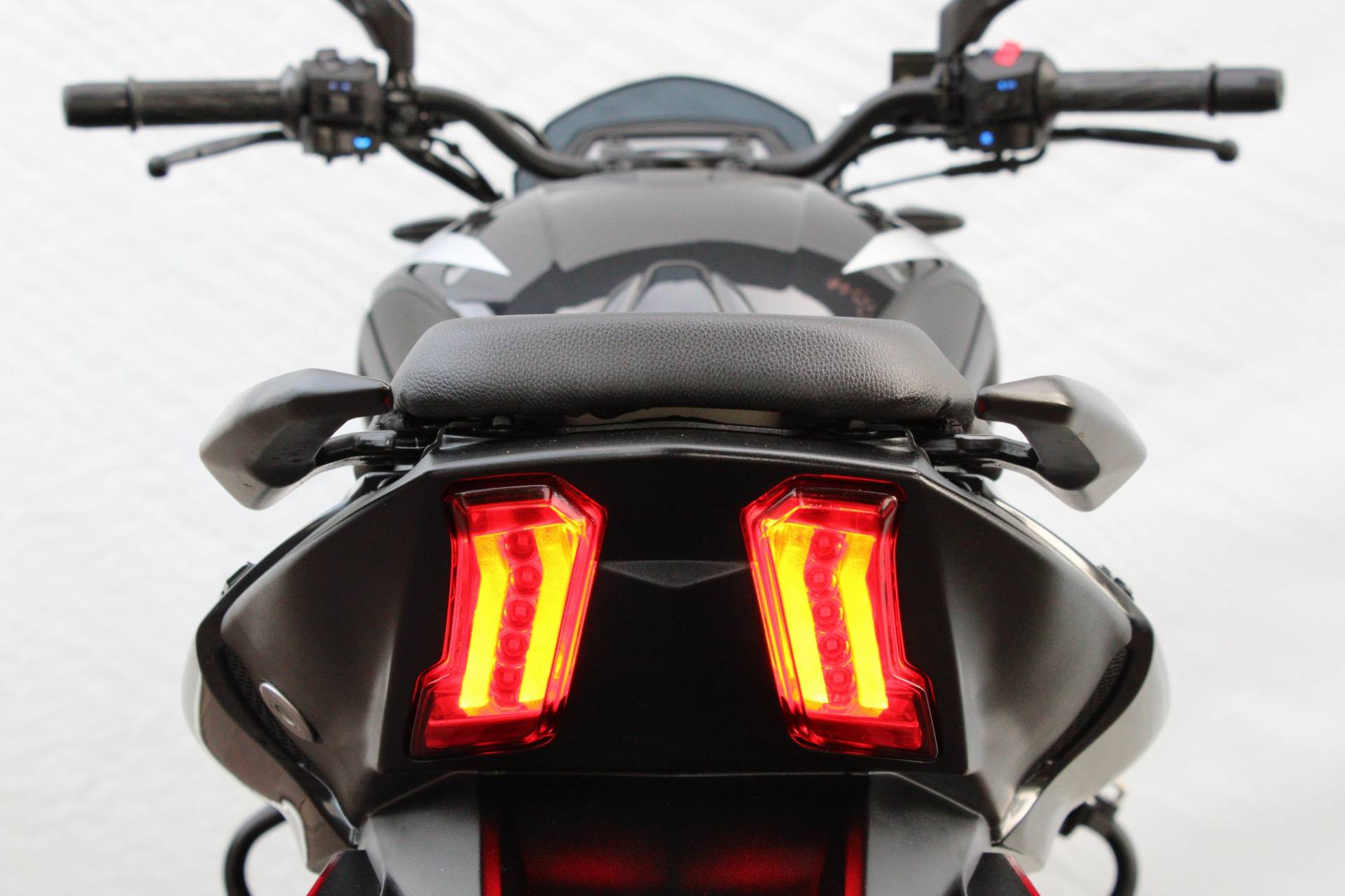 BAJAJ DOMINAR 250