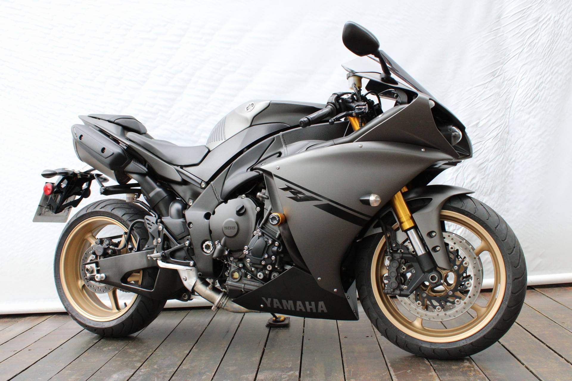 YAMAHA YZF R1