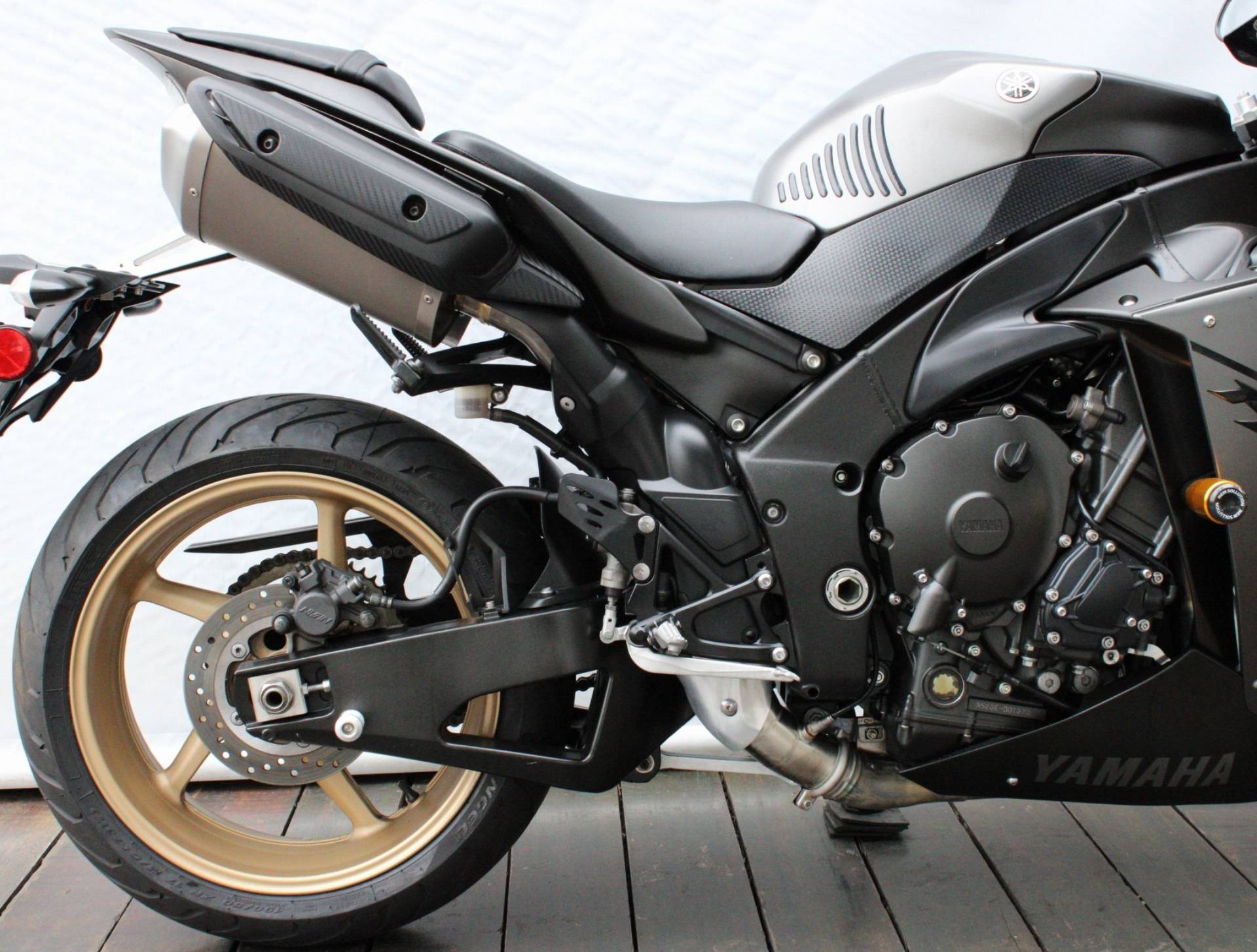 YAMAHA YZF R1