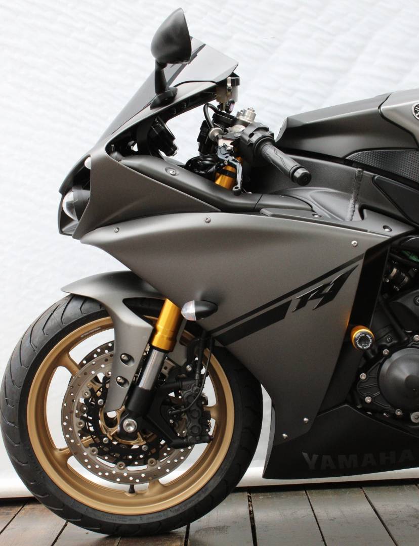 YAMAHA YZF R1