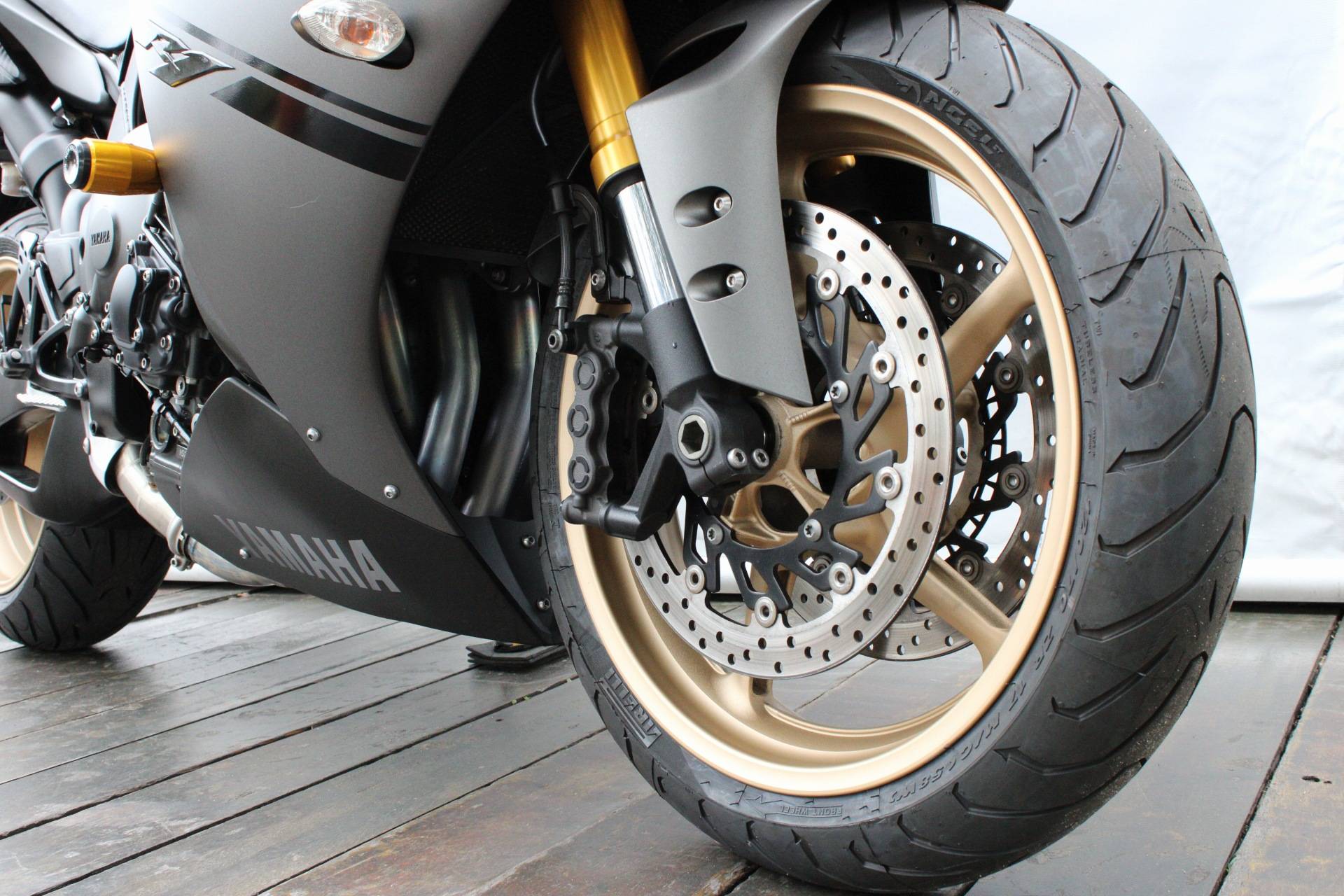 YAMAHA YZF R1